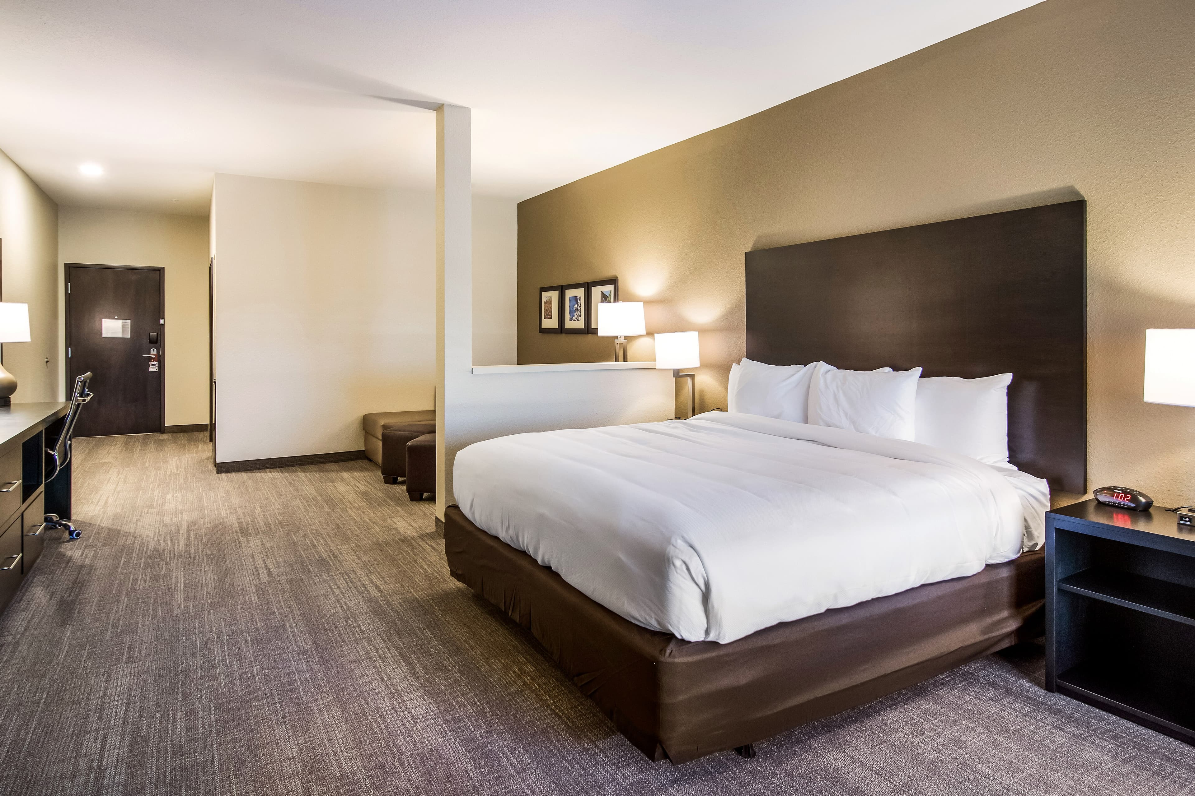 Comfort Suites Brunswick Town Center - Image 2