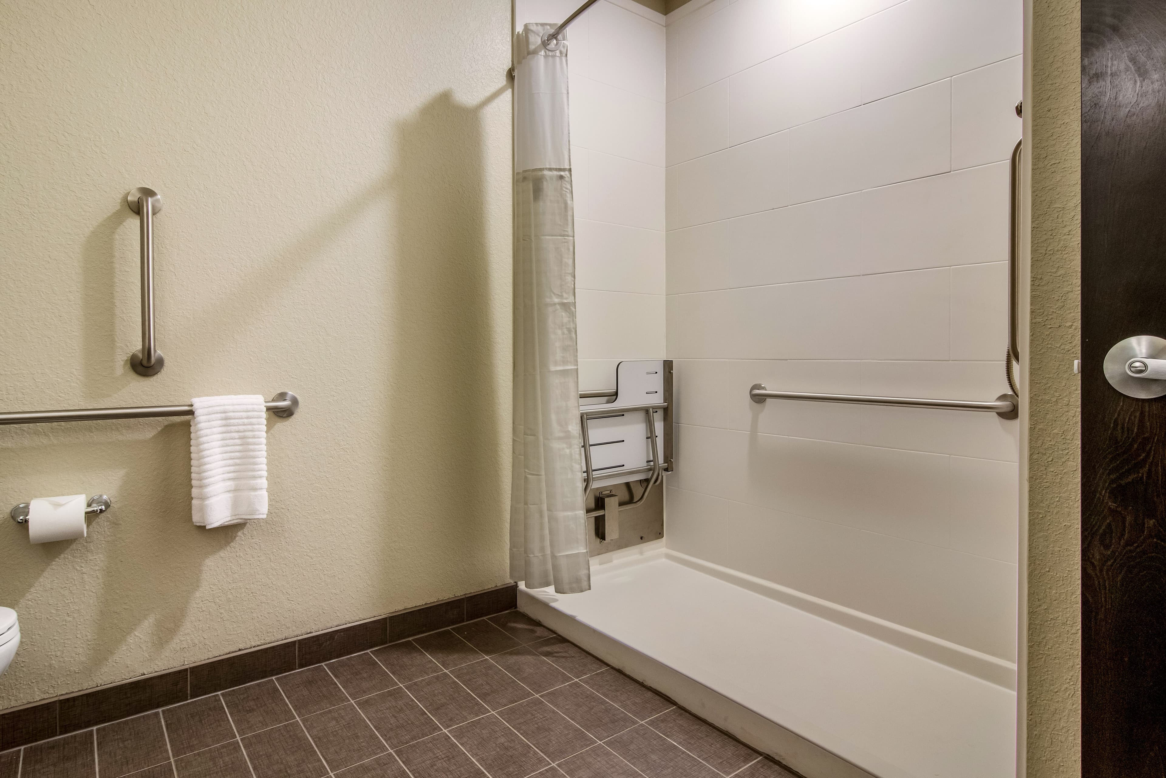 Comfort Suites Brunswick Town Center - Image 5