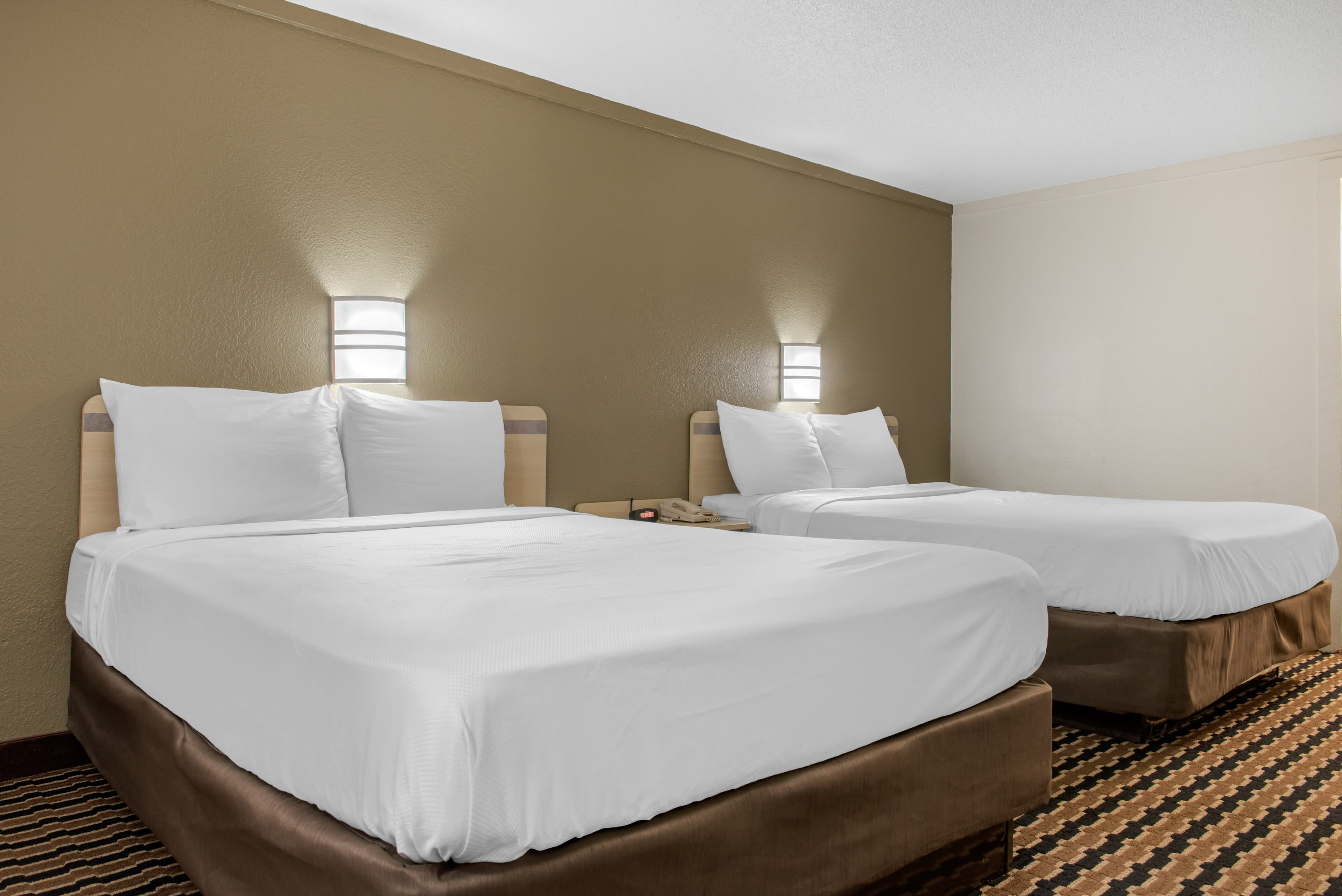 Rodeway Inn Sharonville - Cincinnati North - Image 2