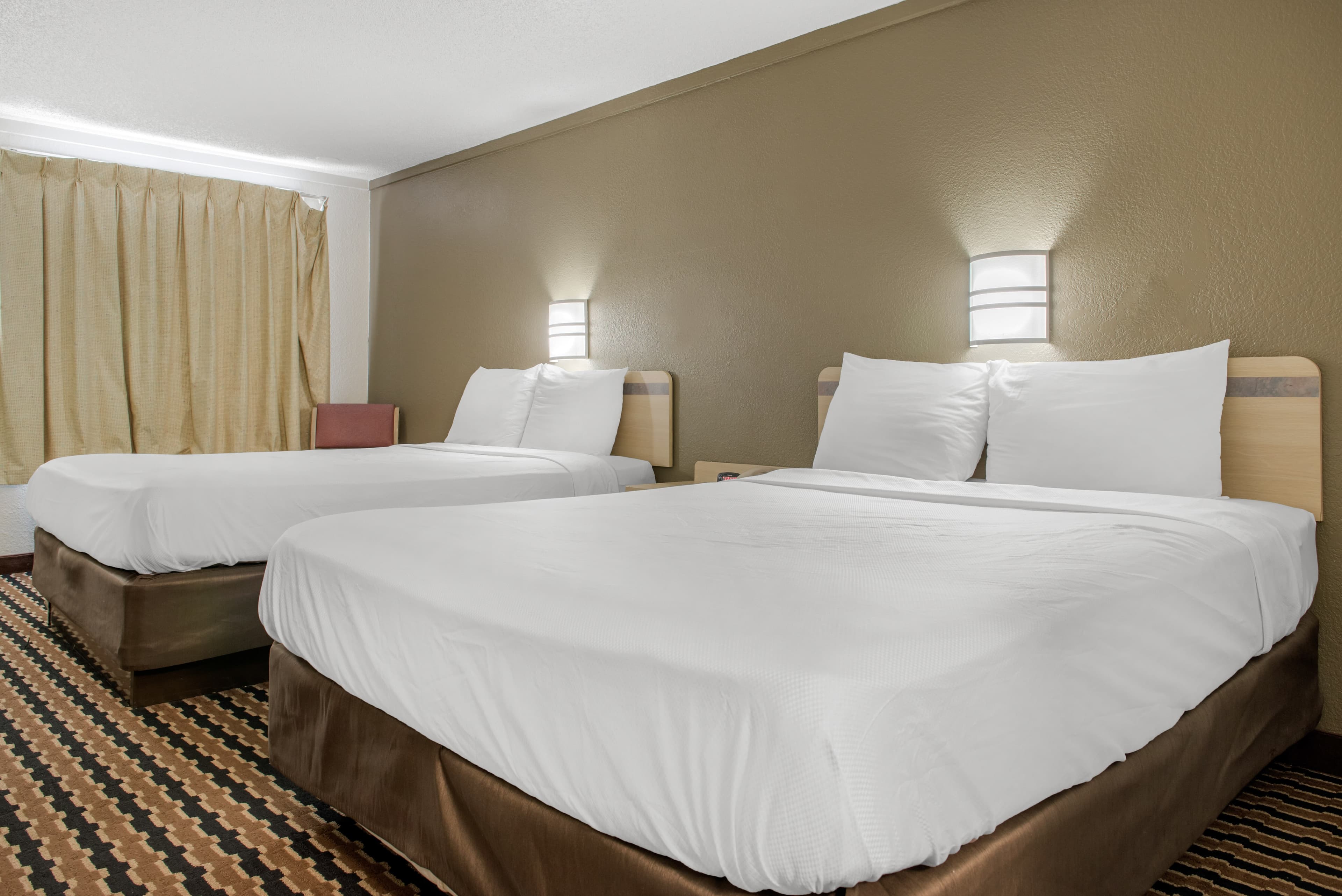 Rodeway Inn Sharonville - Cincinnati North - Image 4