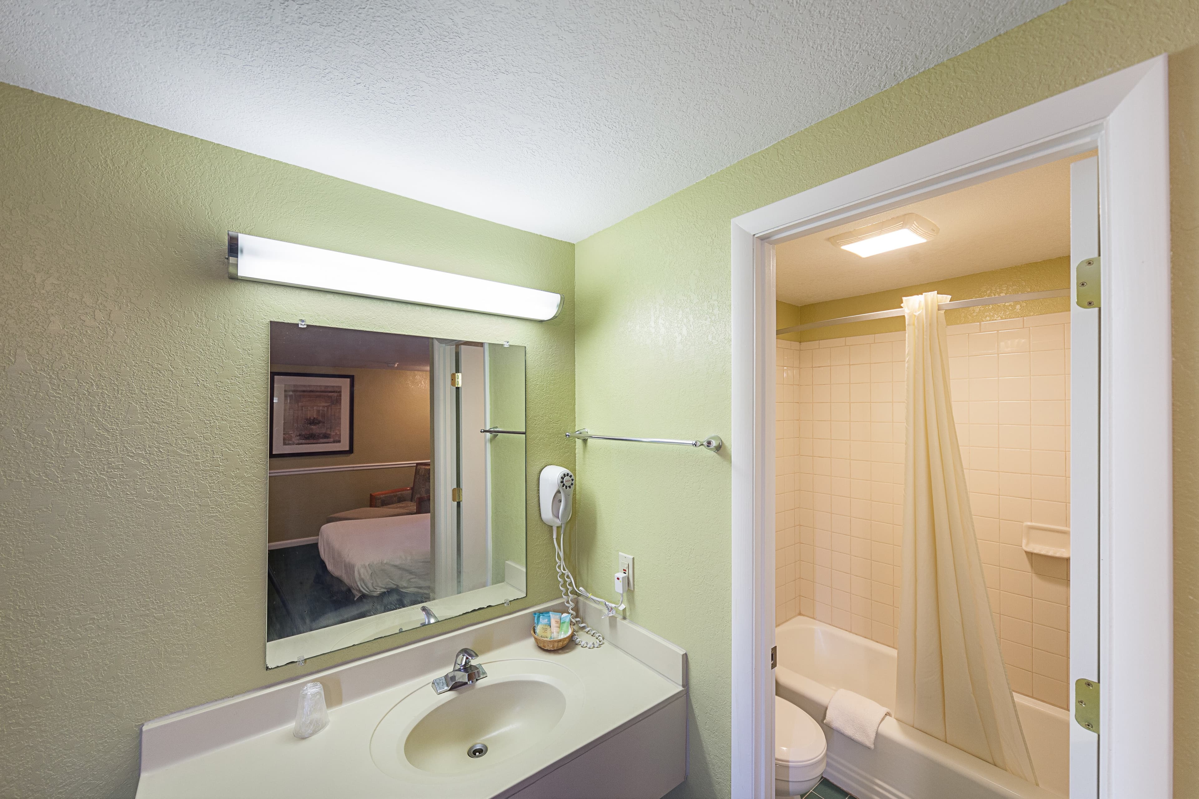 Rodeway Inn Wauseon — 12