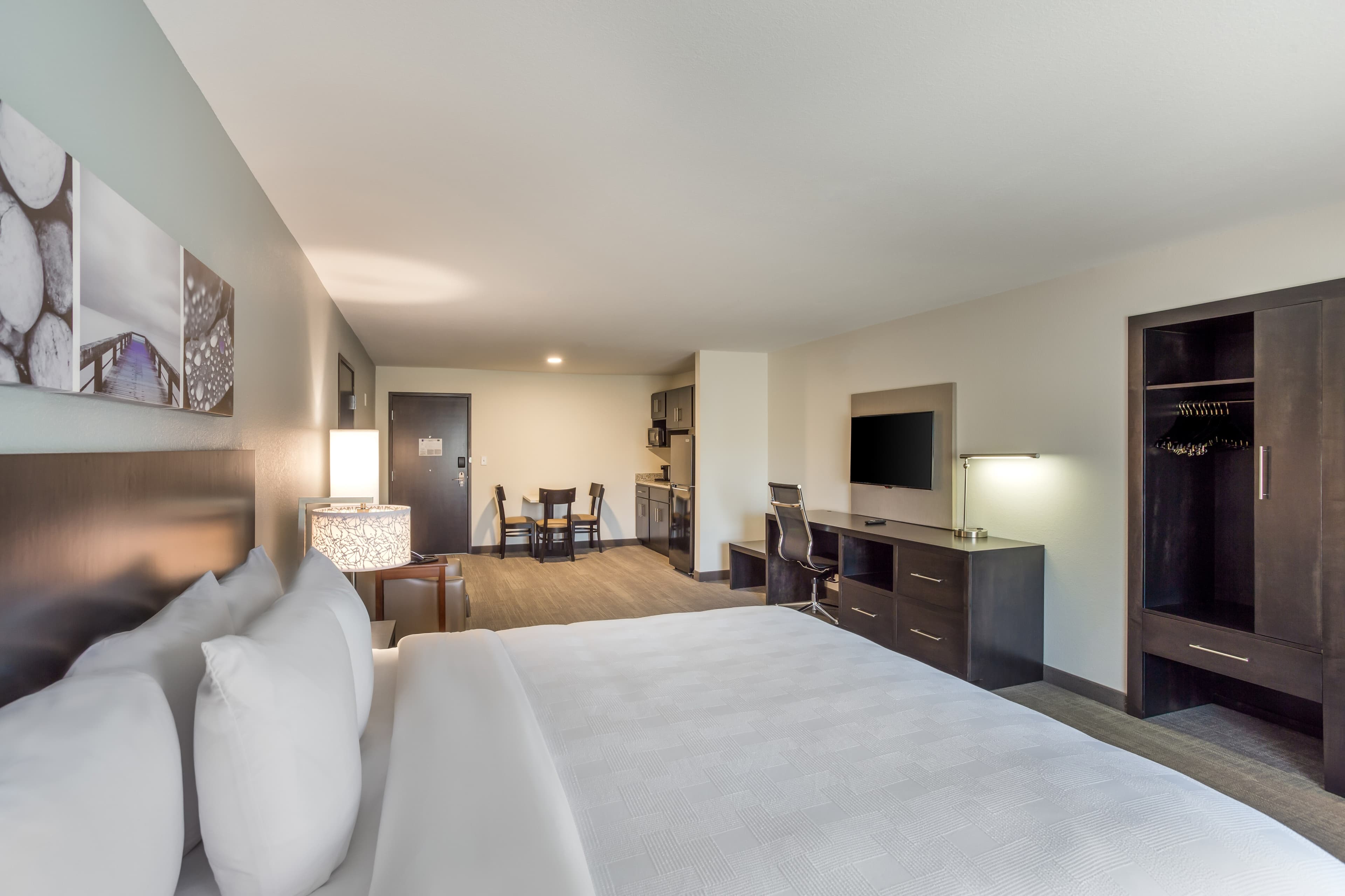 MainStay Suites Logan Ohio-Hocking Hills - Image 5