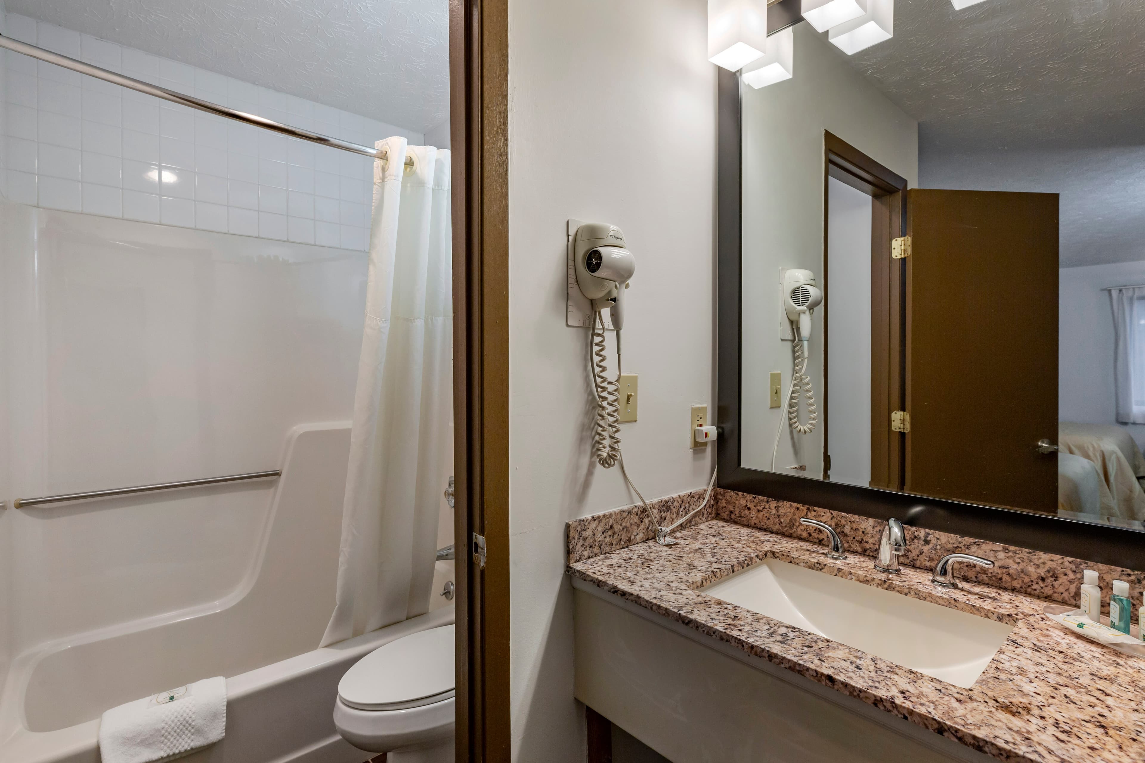 Quality Inn Austintown-Youngstown West — 16