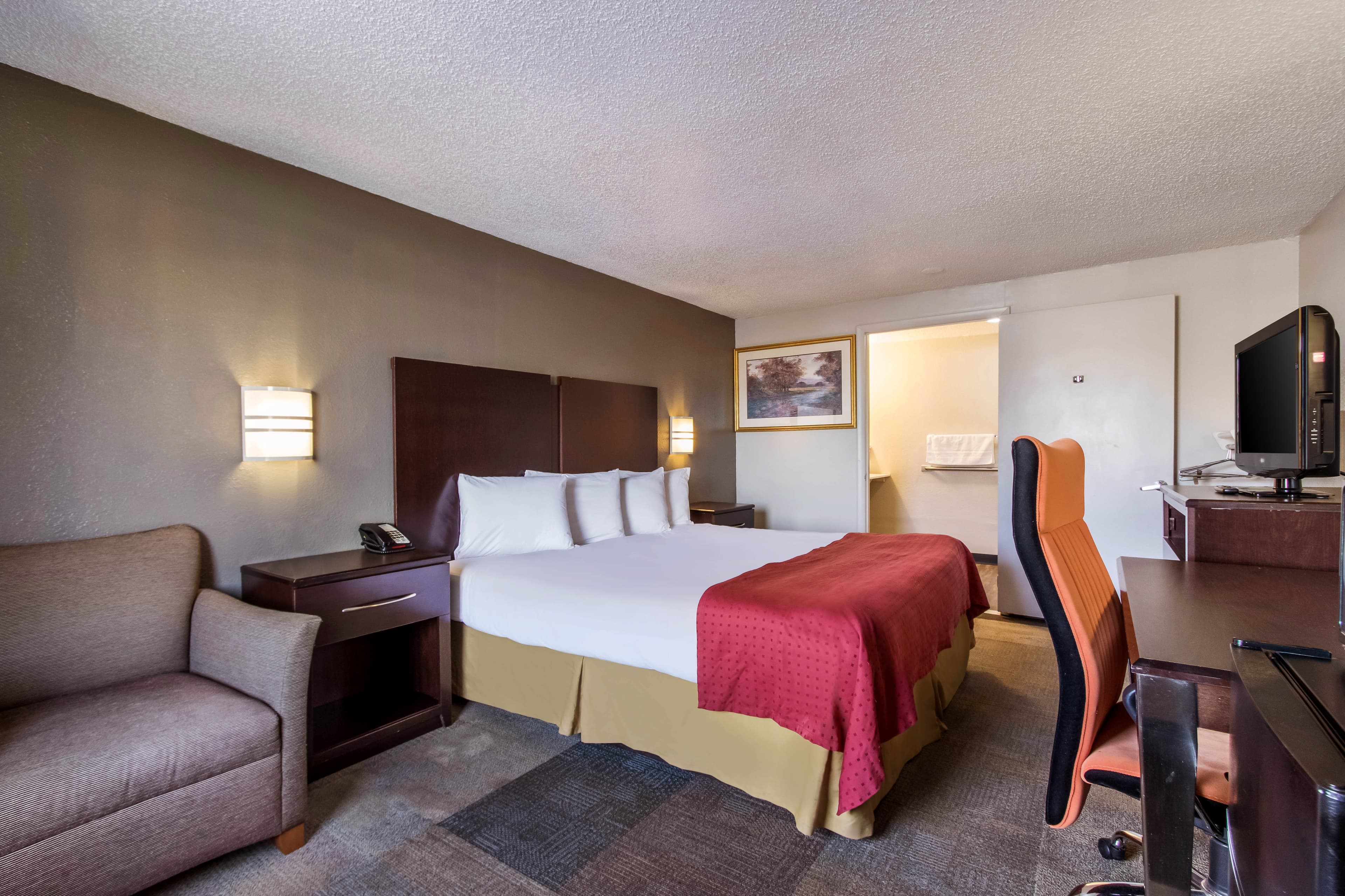 Rodeway Inn Near Hall of Fame — 7