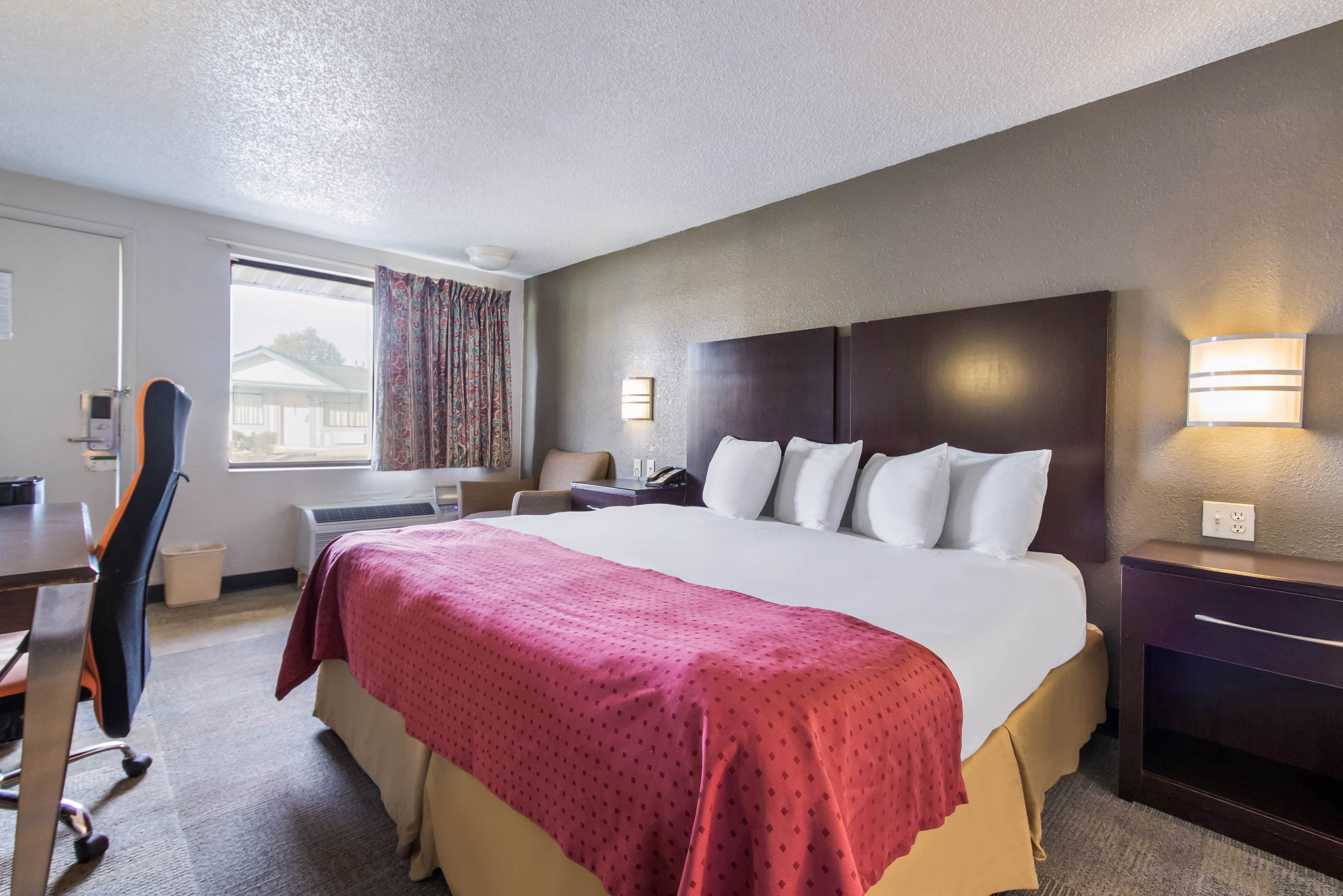 Rodeway Inn Near Hall of Fame — 8