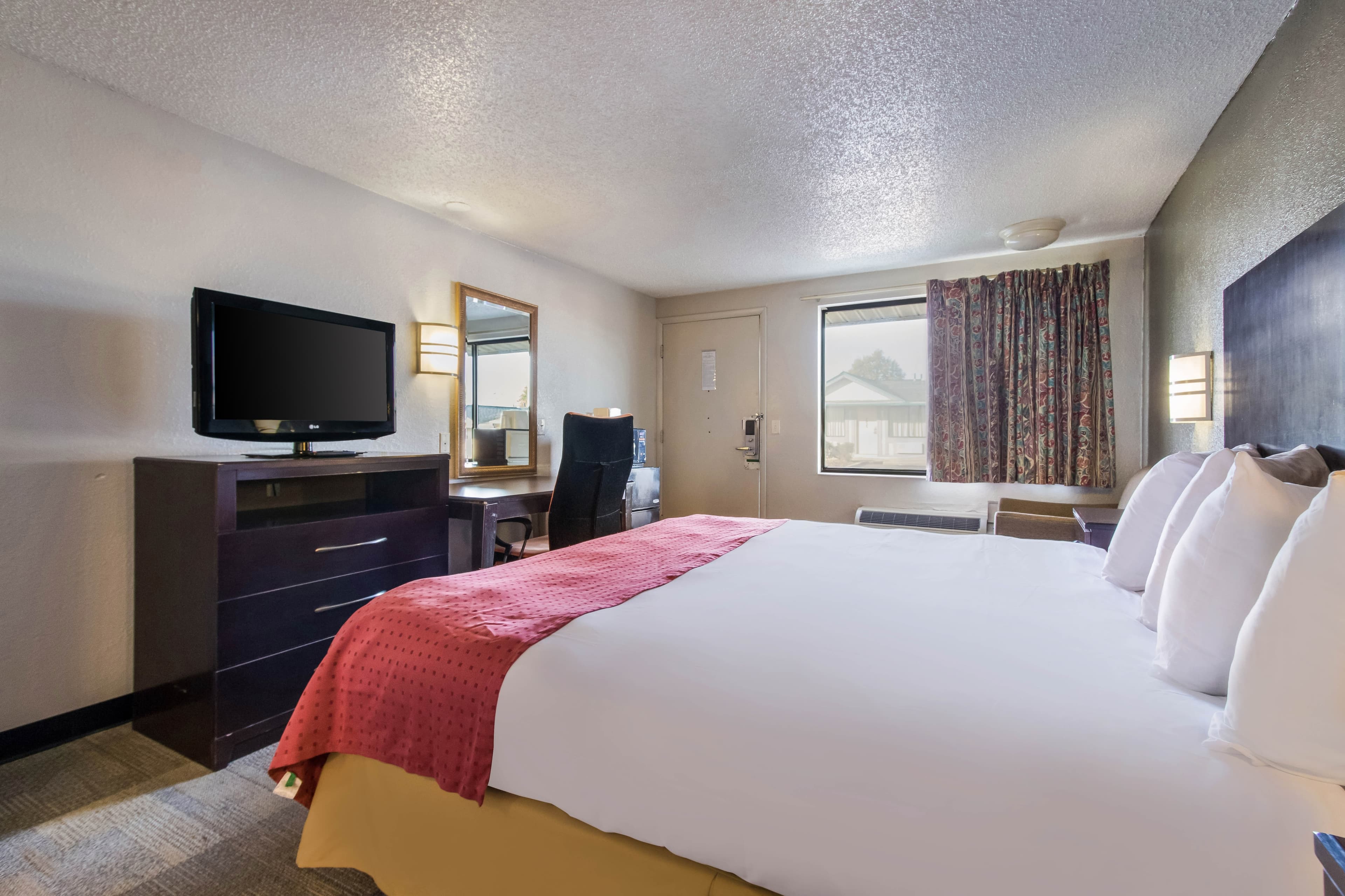 Rodeway Inn Near Hall of Fame — 9