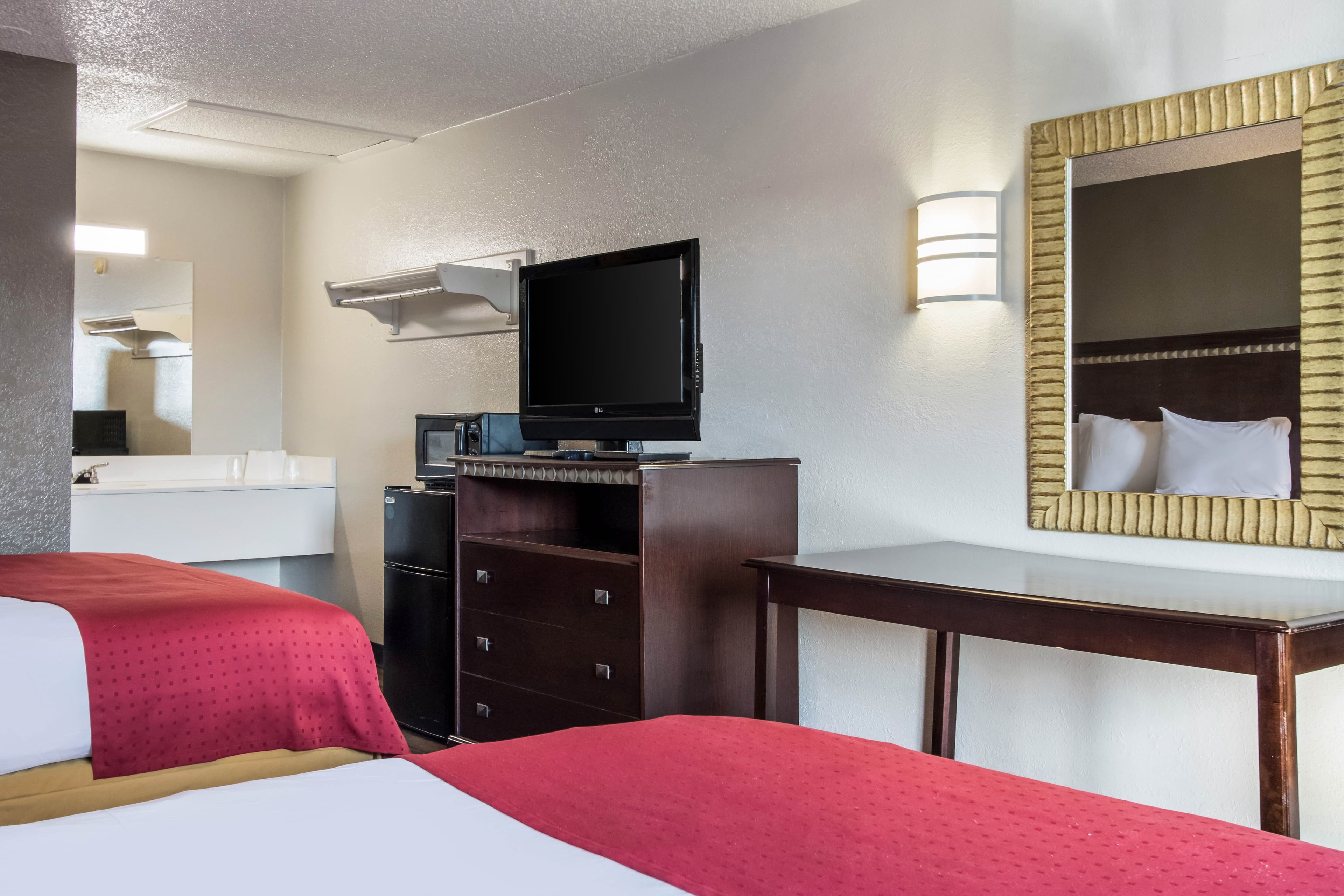 Rodeway Inn Near Hall of Fame — 14