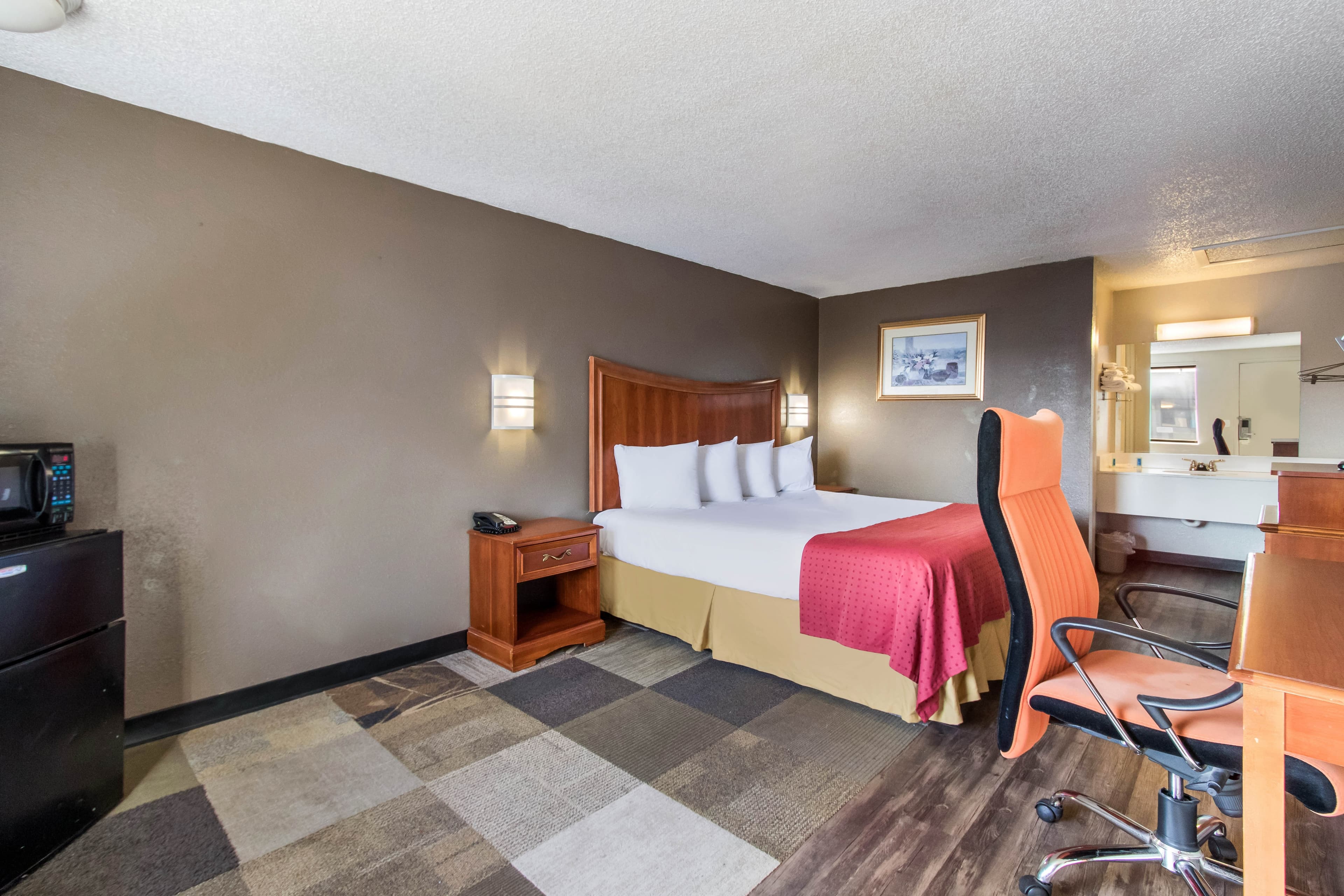 Rodeway Inn Near Hall of Fame — 2