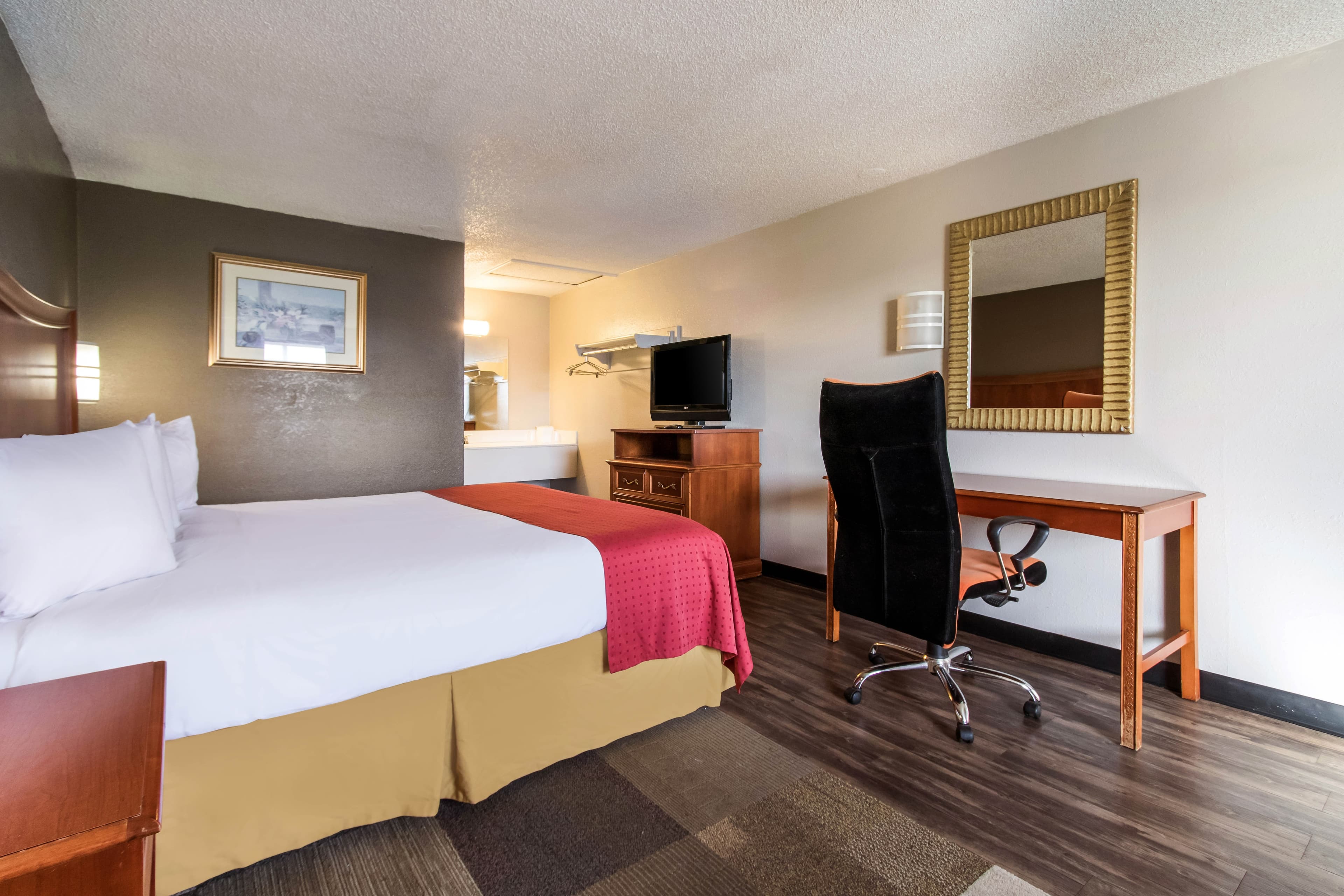 Rodeway Inn Near Hall of Fame — 3