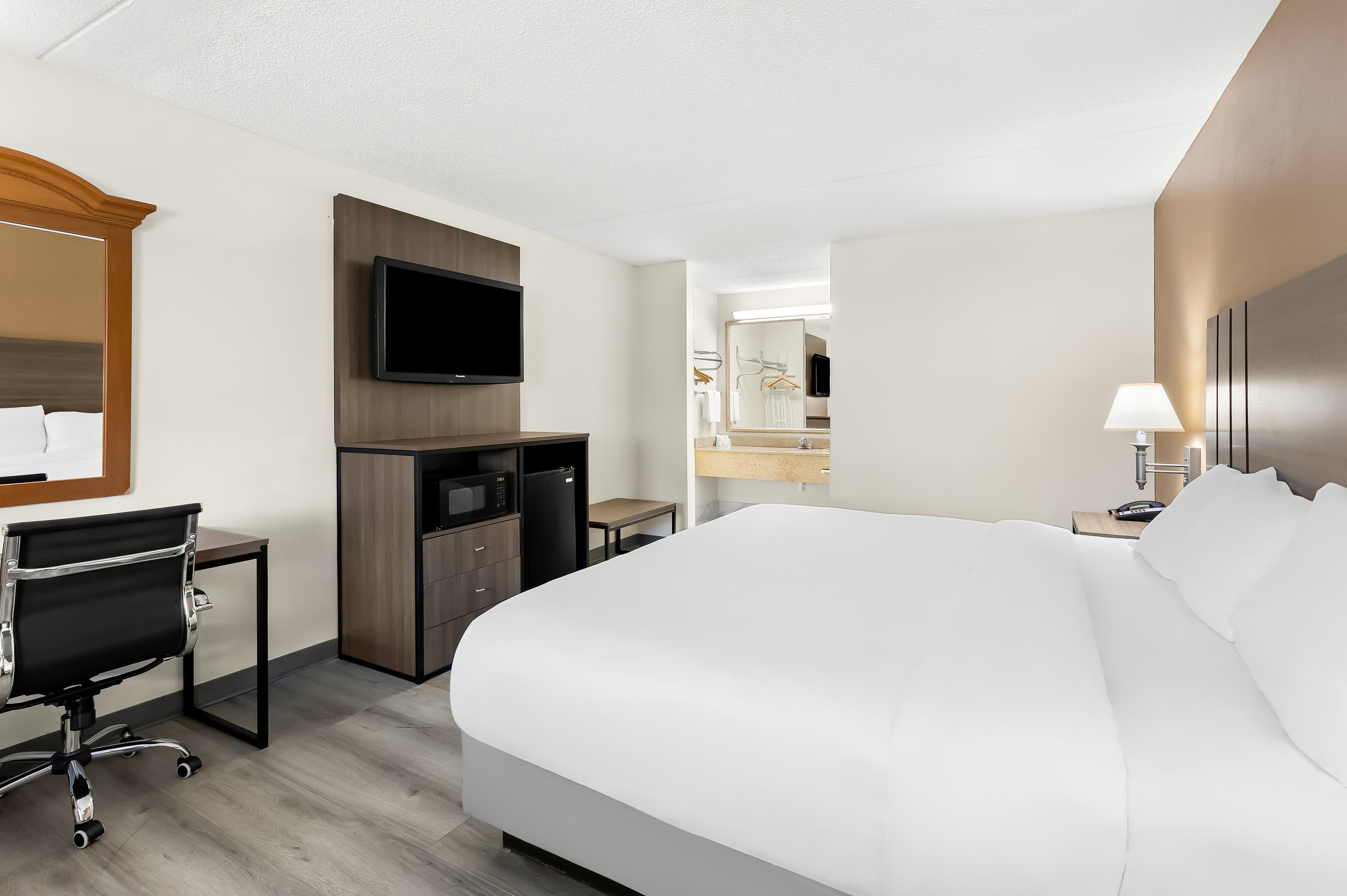 Quality Inn Middleburg Heights near Cleveland Airport — 13