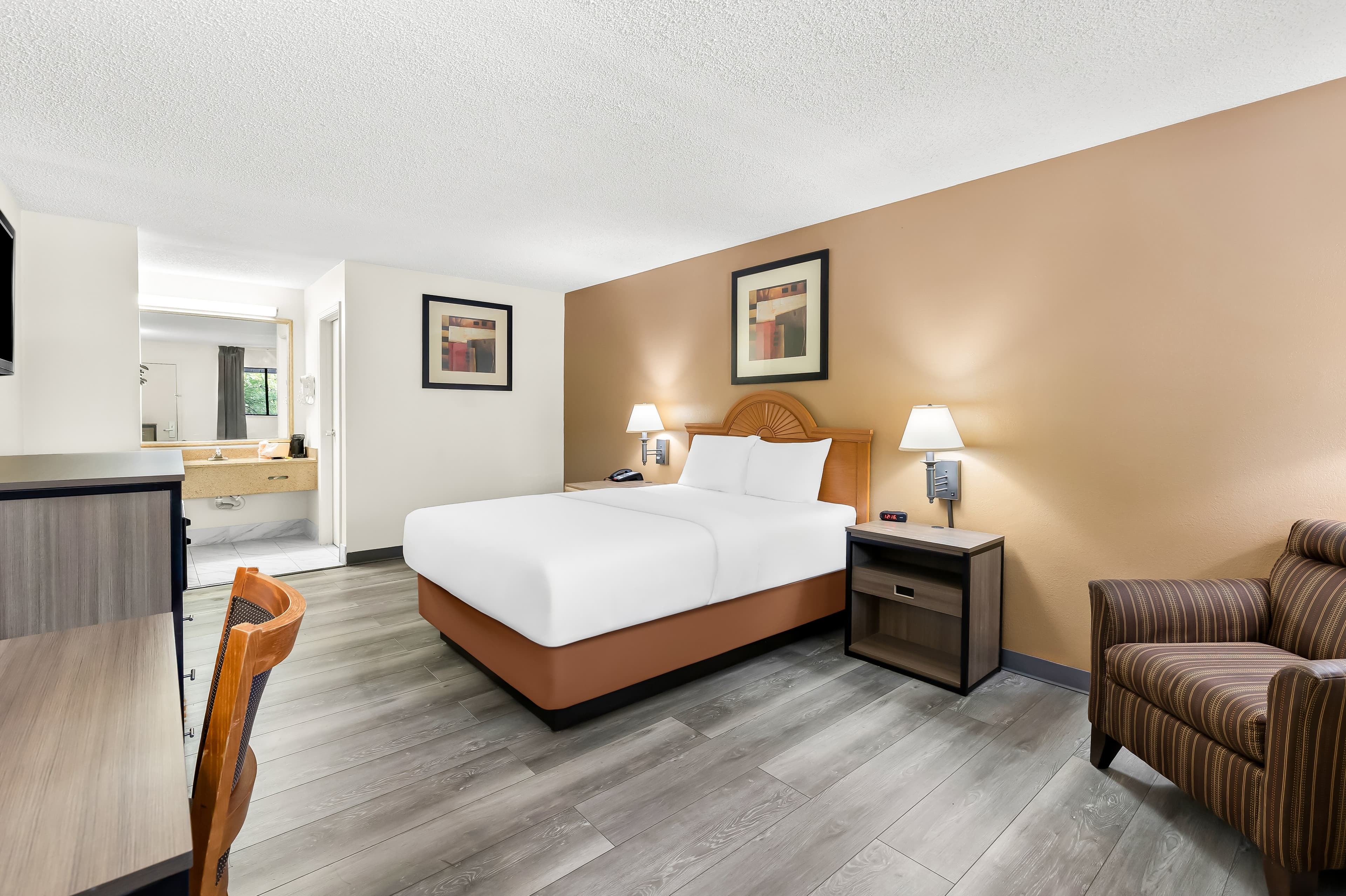 Quality Inn Middleburg Heights near Cleveland Airport — 8