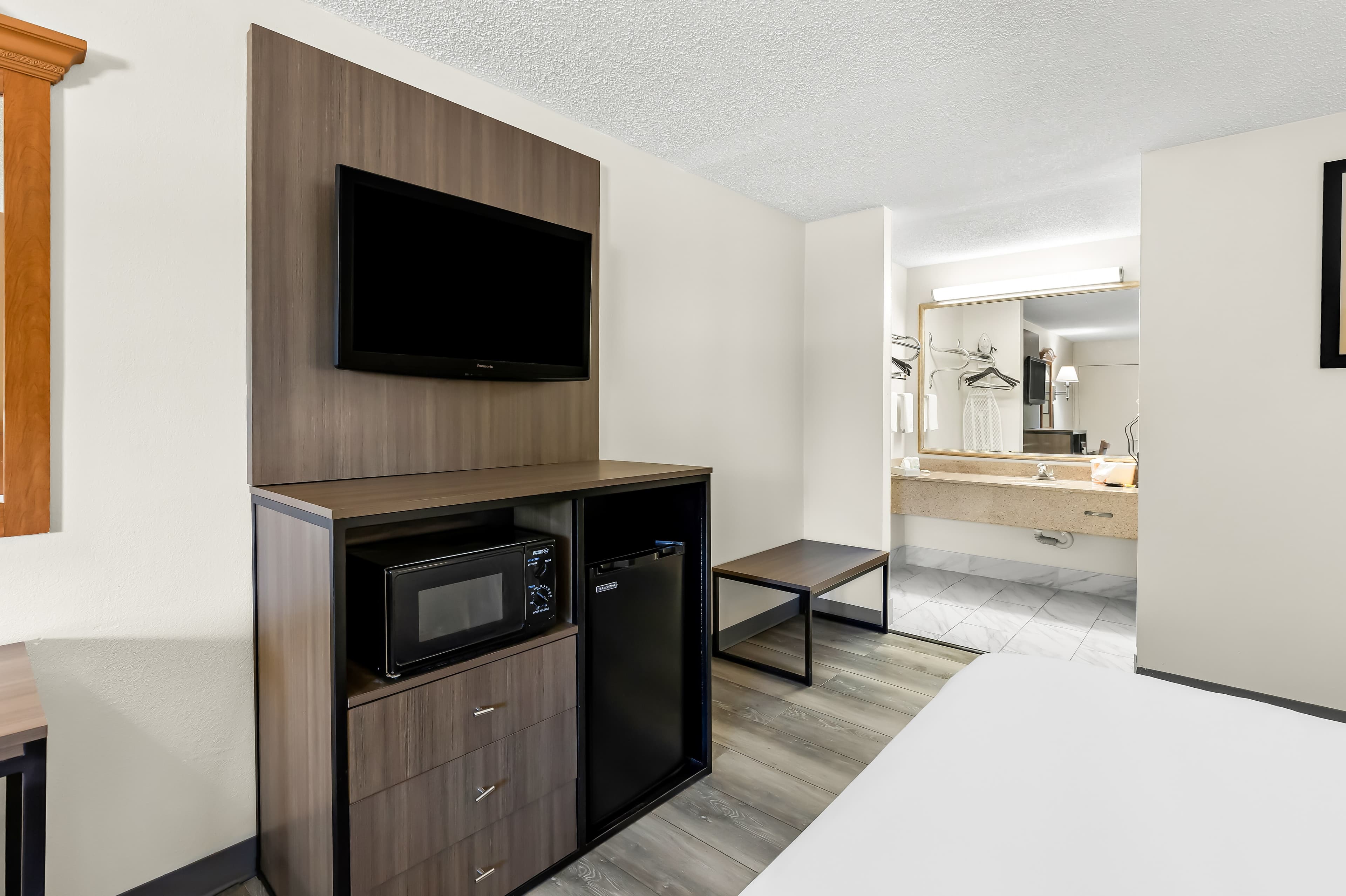 Quality Inn Middleburg Heights near Cleveland Airport — 9