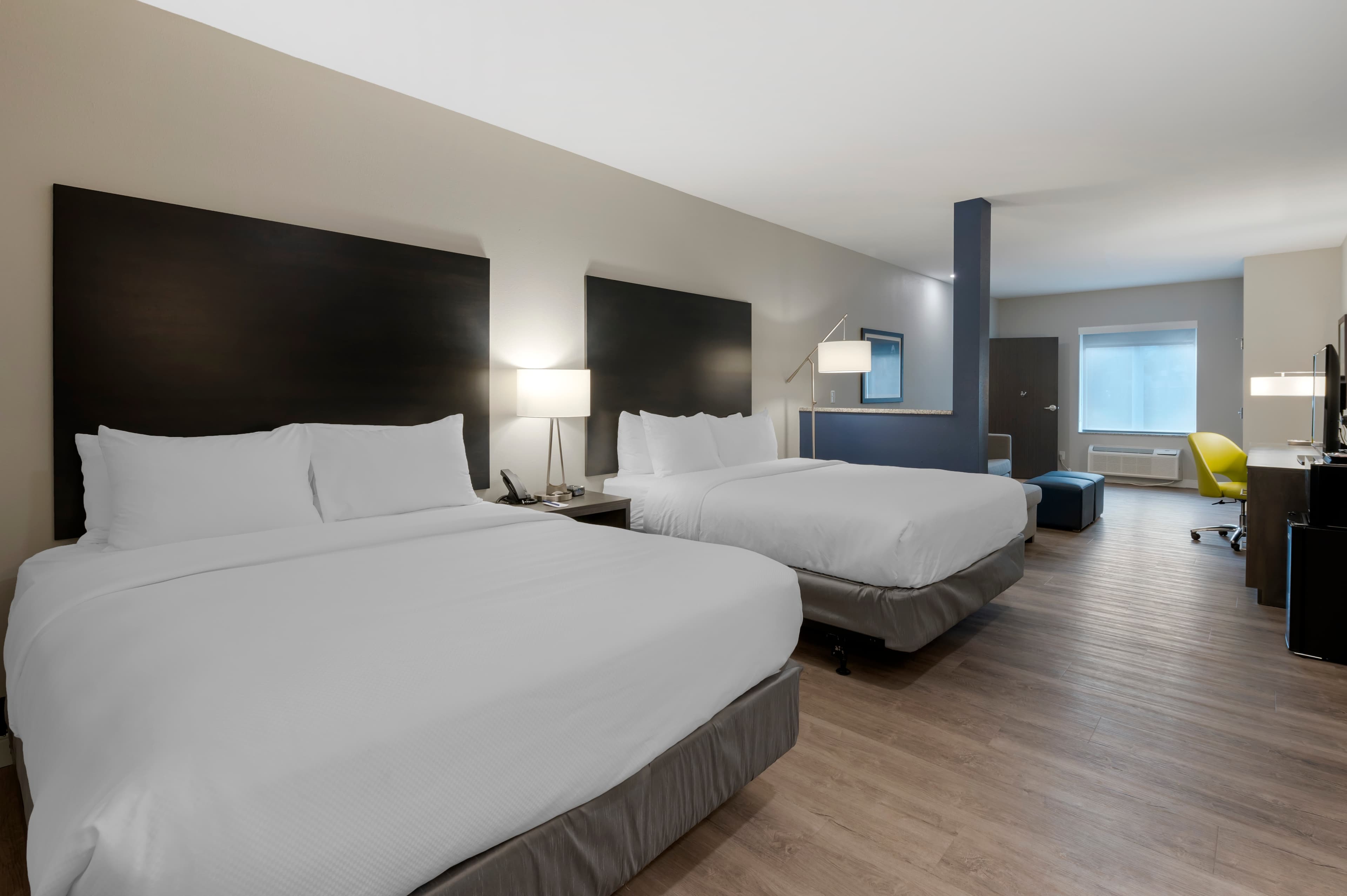Comfort Suites Cincinnati University - Downtown - Image 1