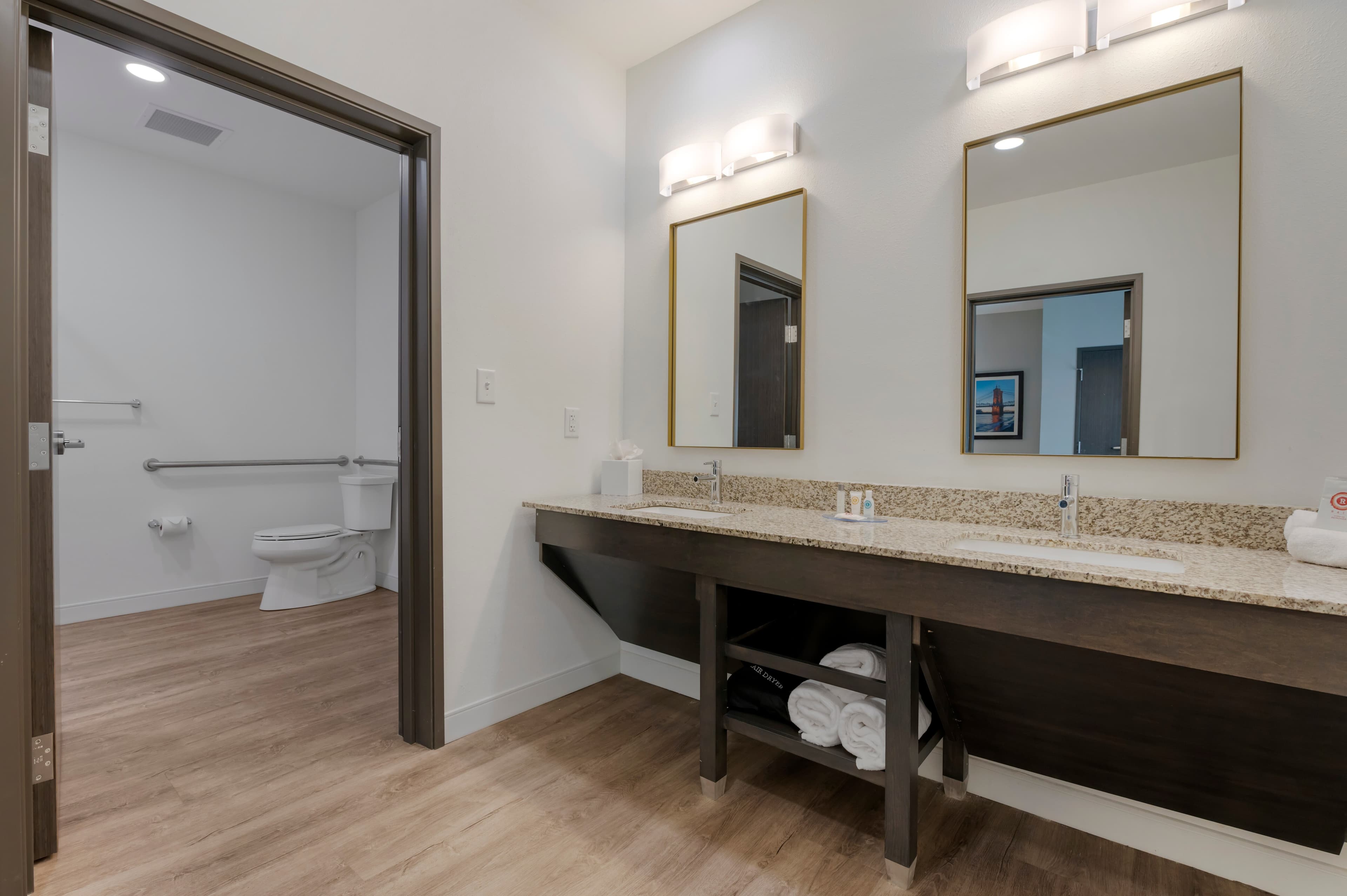 Comfort Suites Cincinnati University - Downtown — 16