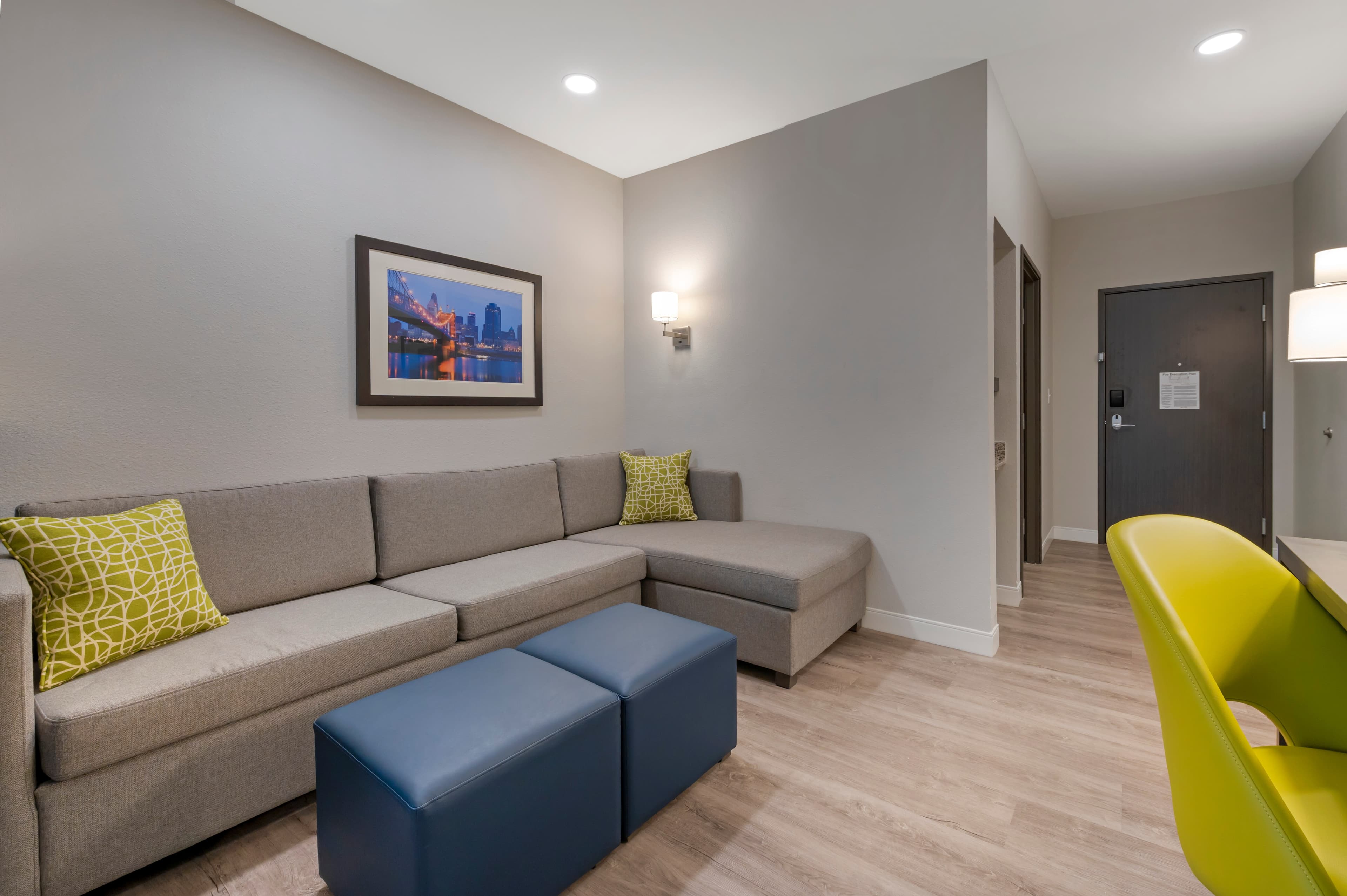 Comfort Suites Cincinnati University - Downtown - Image 3