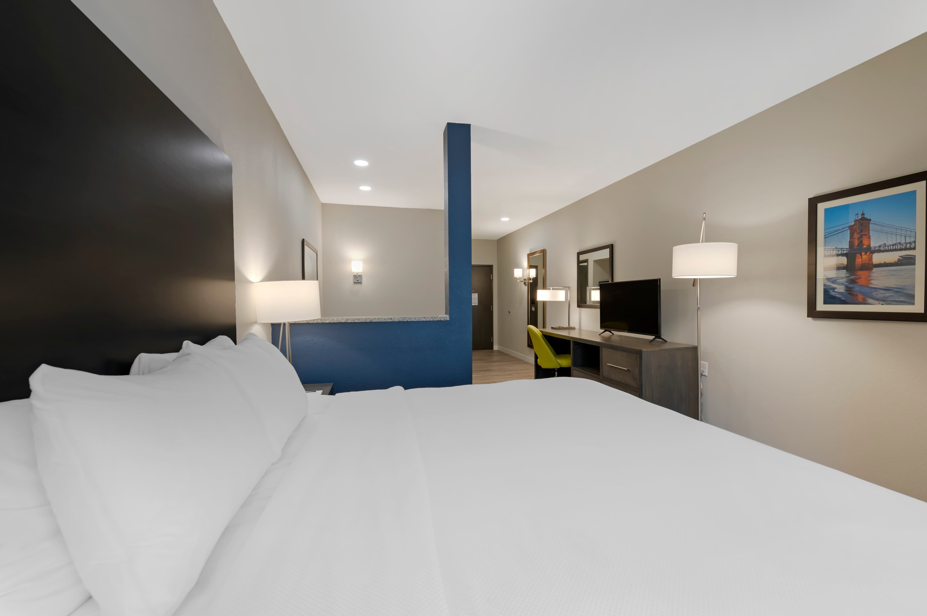 Comfort Suites Cincinnati University - Downtown - Image 5