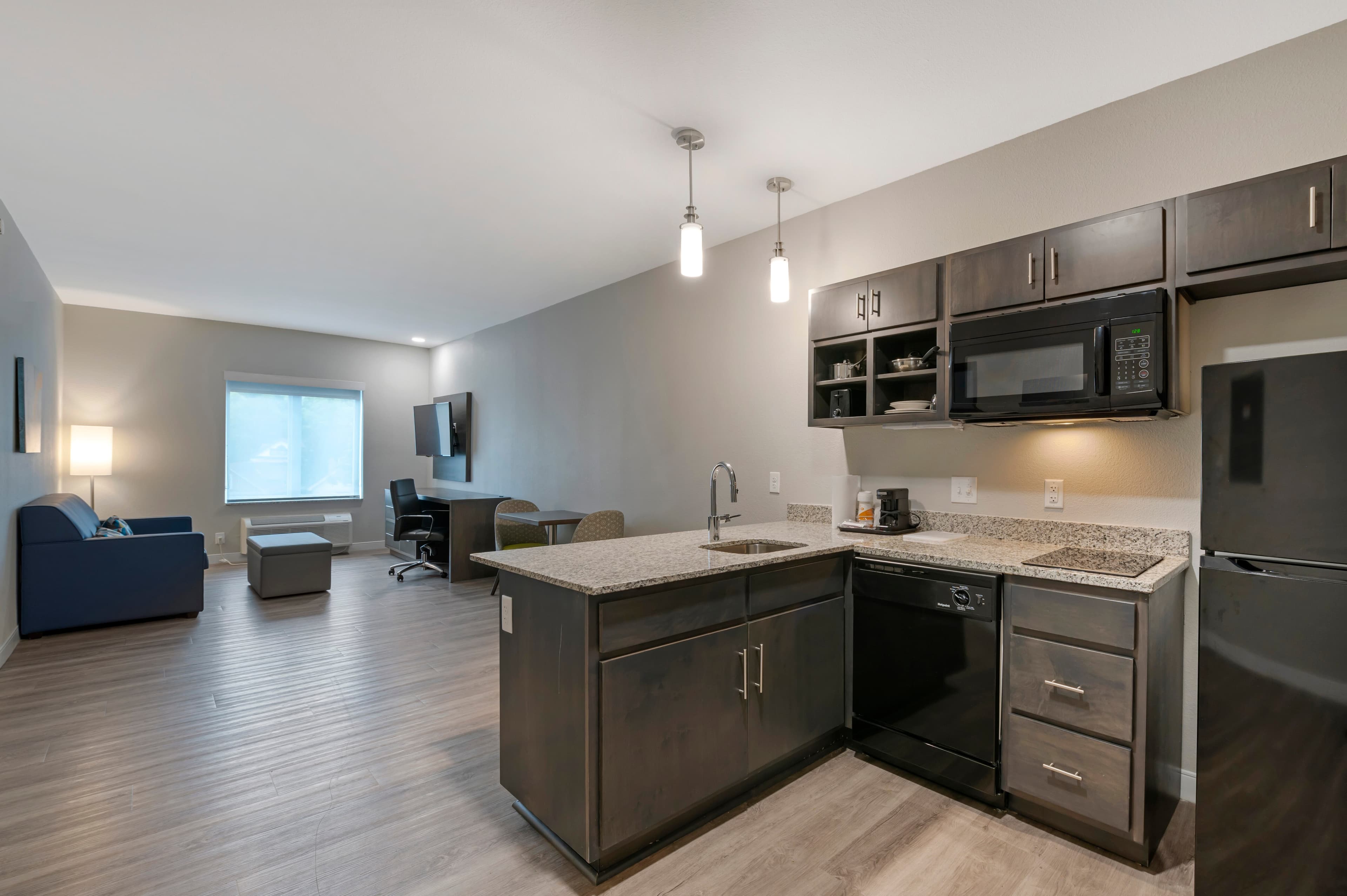 MainStay Suites Cincinnati University - Uptown - Image 1