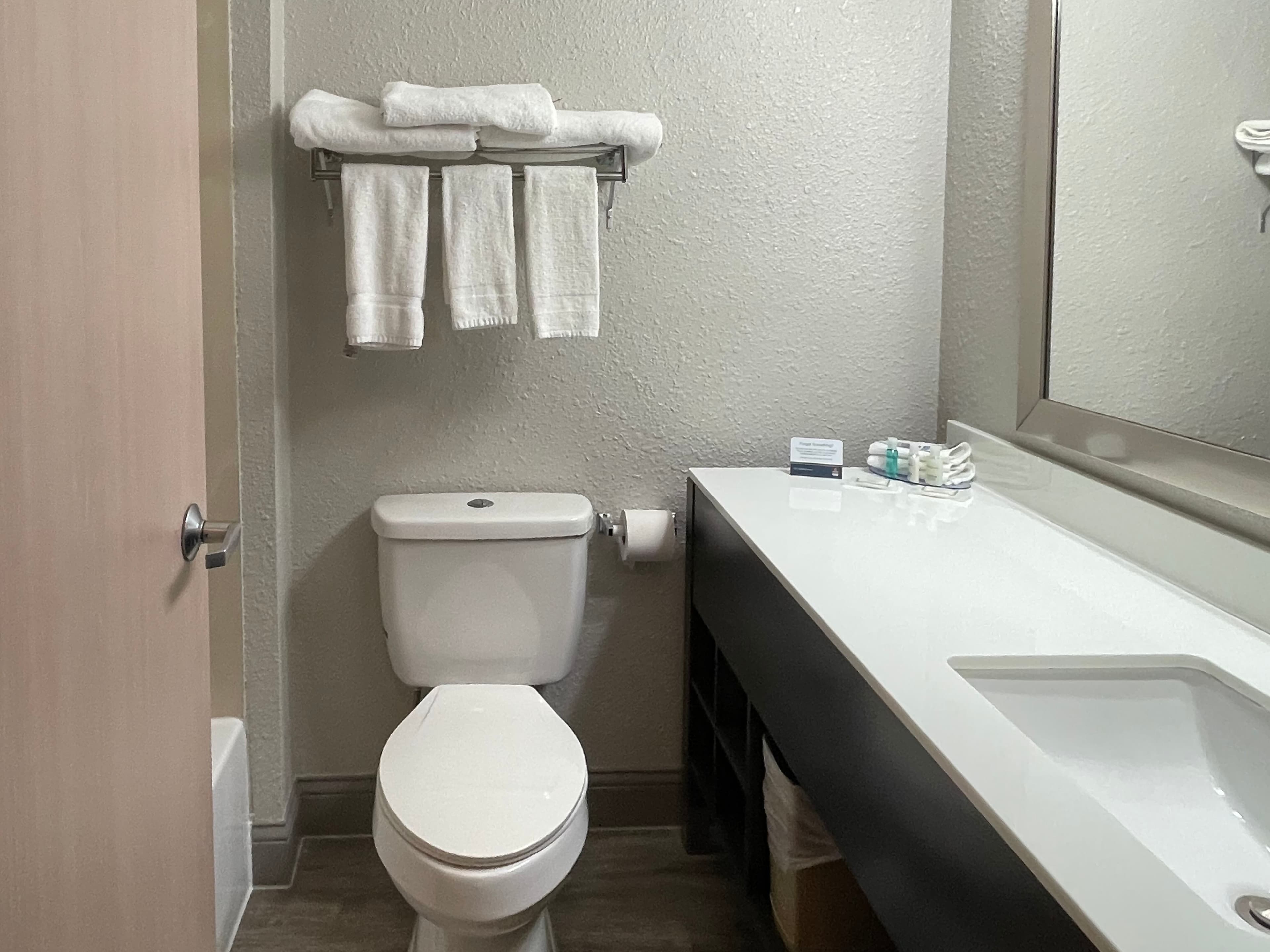 Clarion Pointe Fairborn near Wright Patterson AFB - Image 2