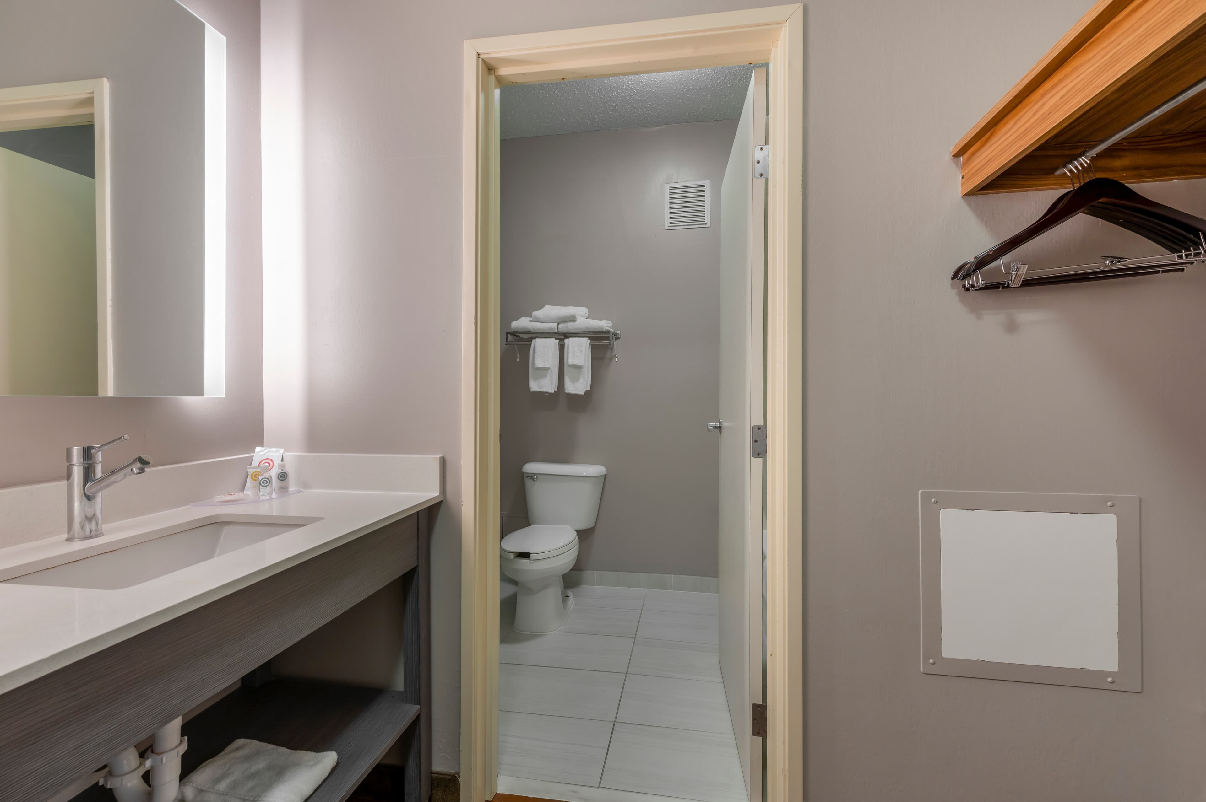 Comfort Inn & Suites Zanesville City Center — 8