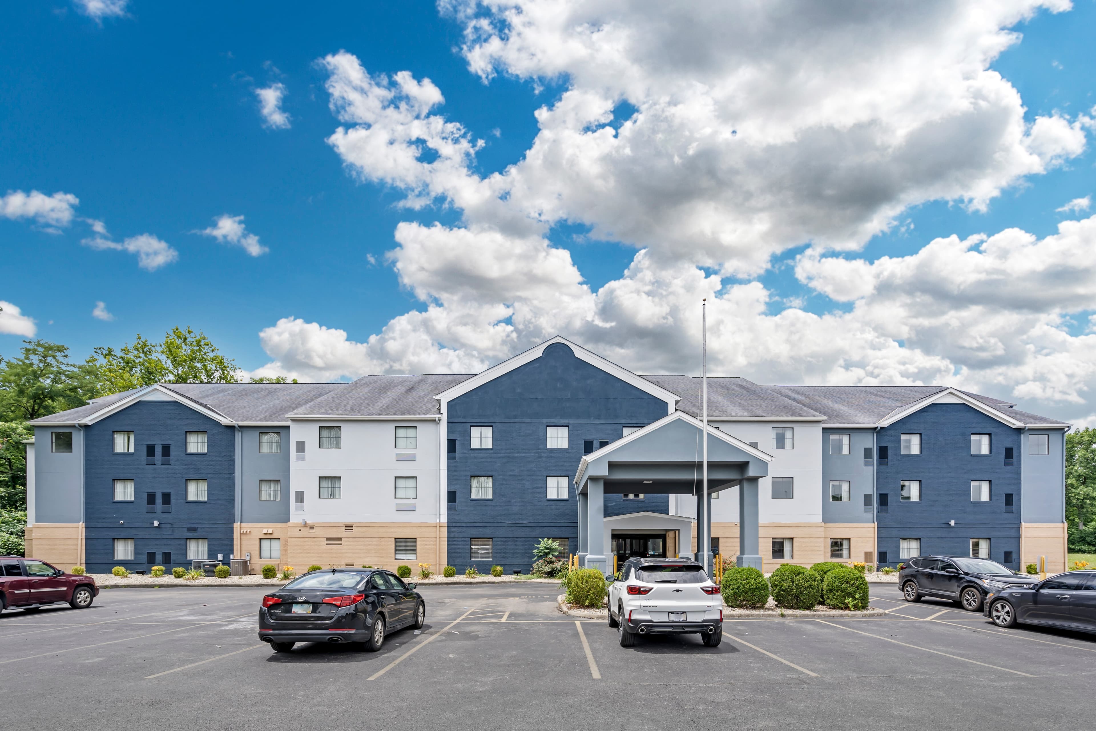 Country Inn & Suites by Radisson, Pickerington, OH - Image 1