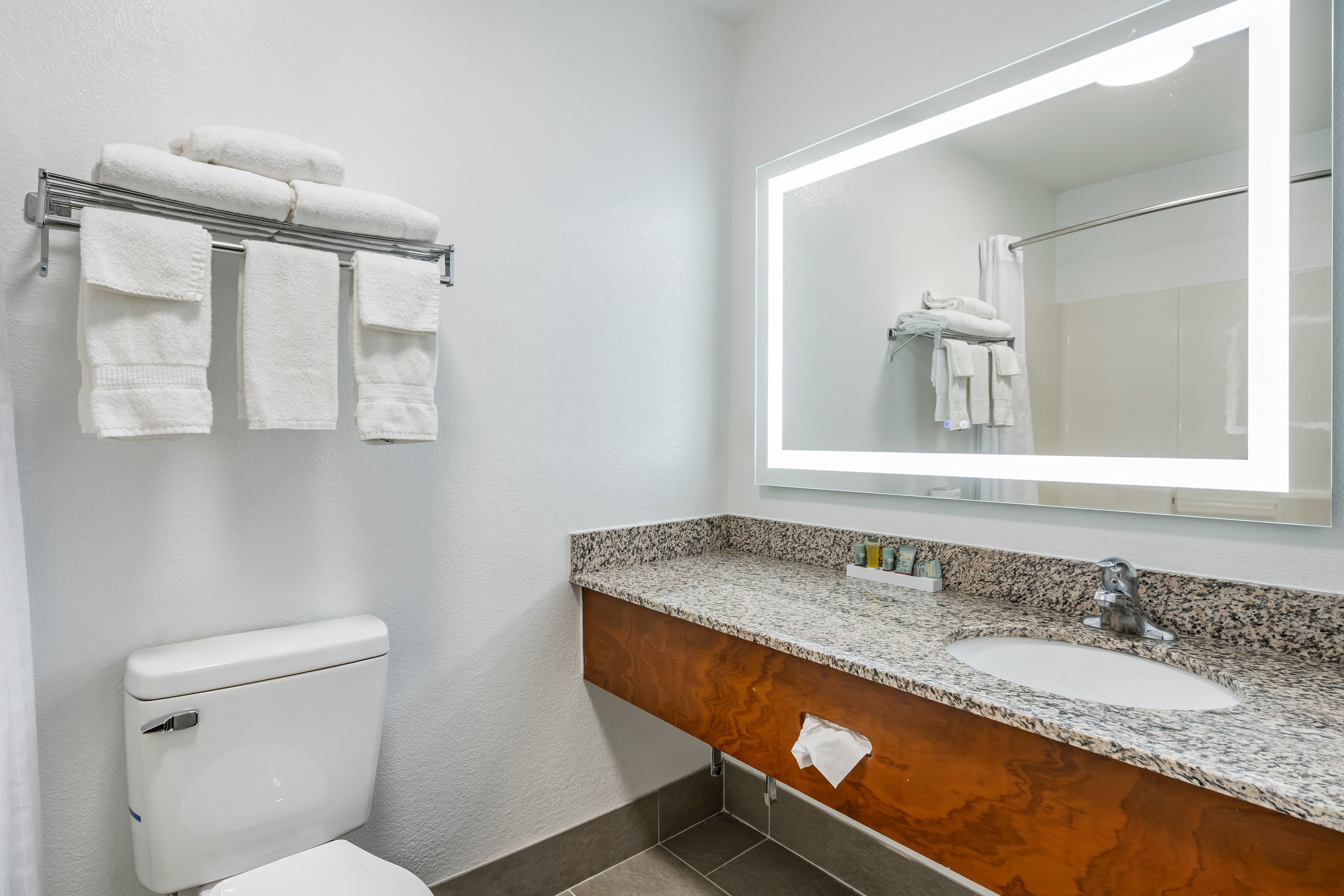 Country Inn & Suites by Radisson, Pickerington, OH — 11