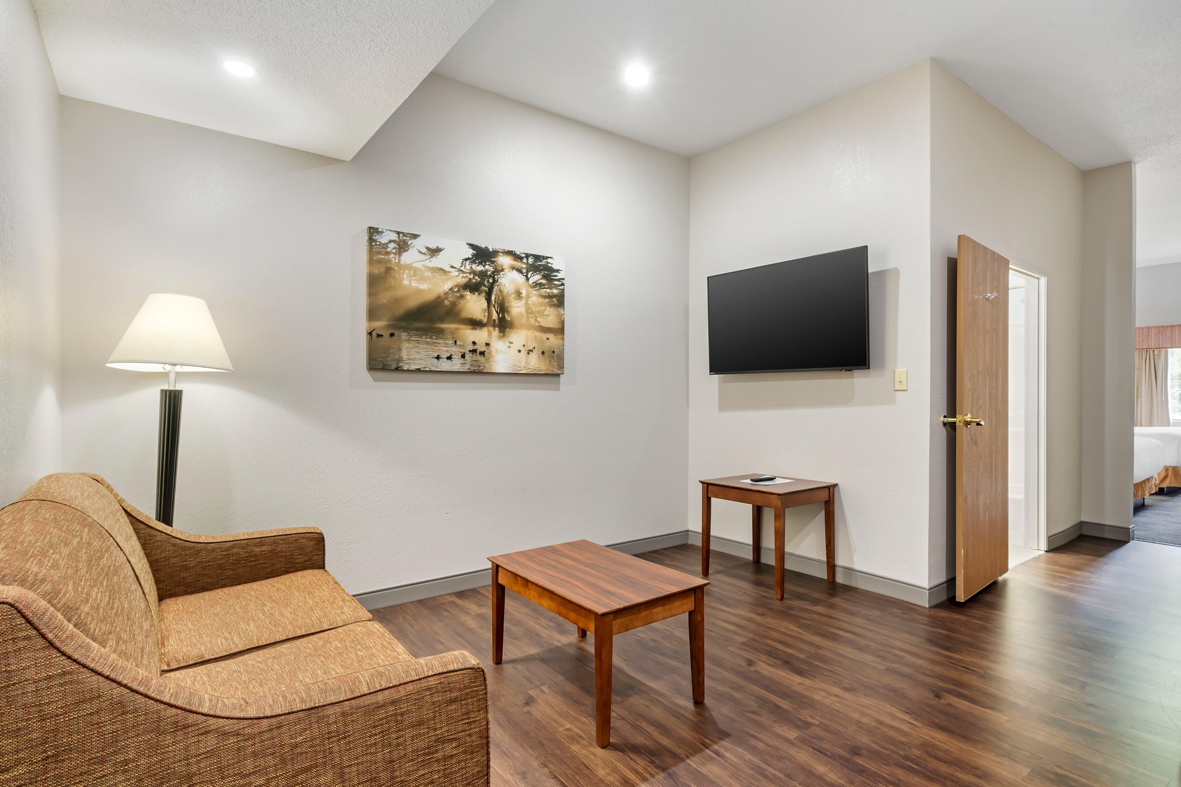 Country Inn & Suites by Radisson, Pickerington, OH - Image 3