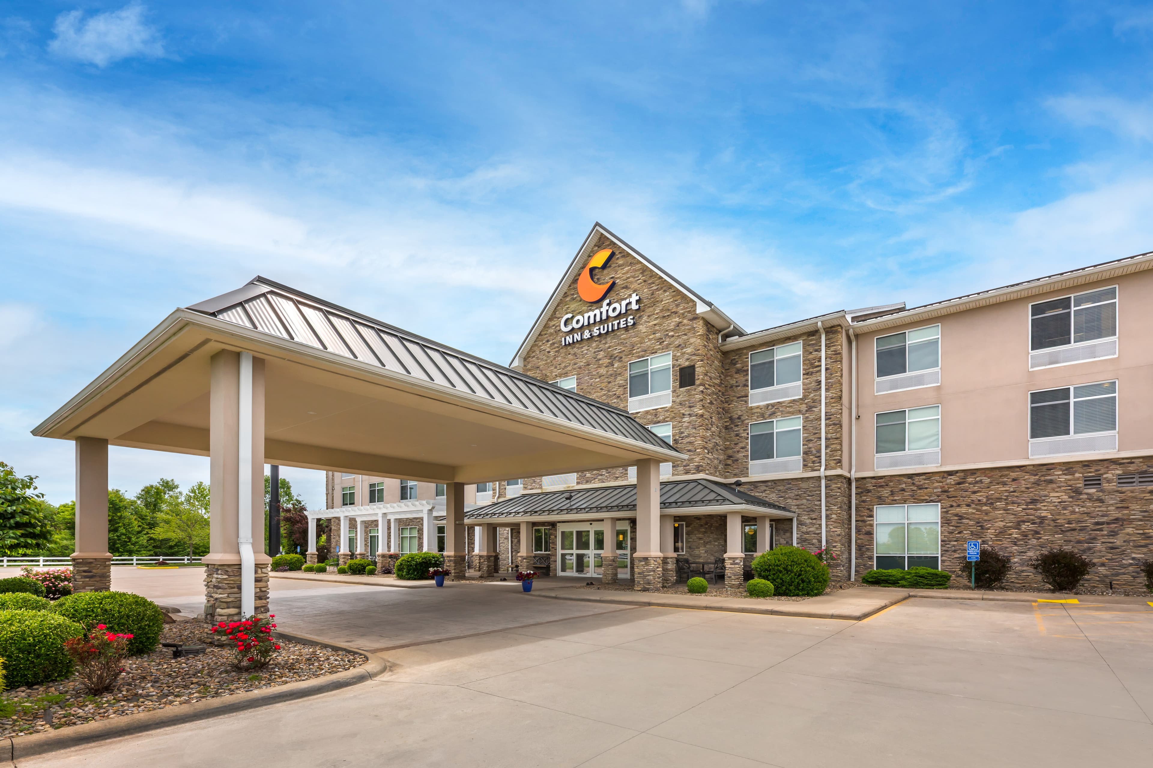 Comfort Inn & Suites Dover - Image 1