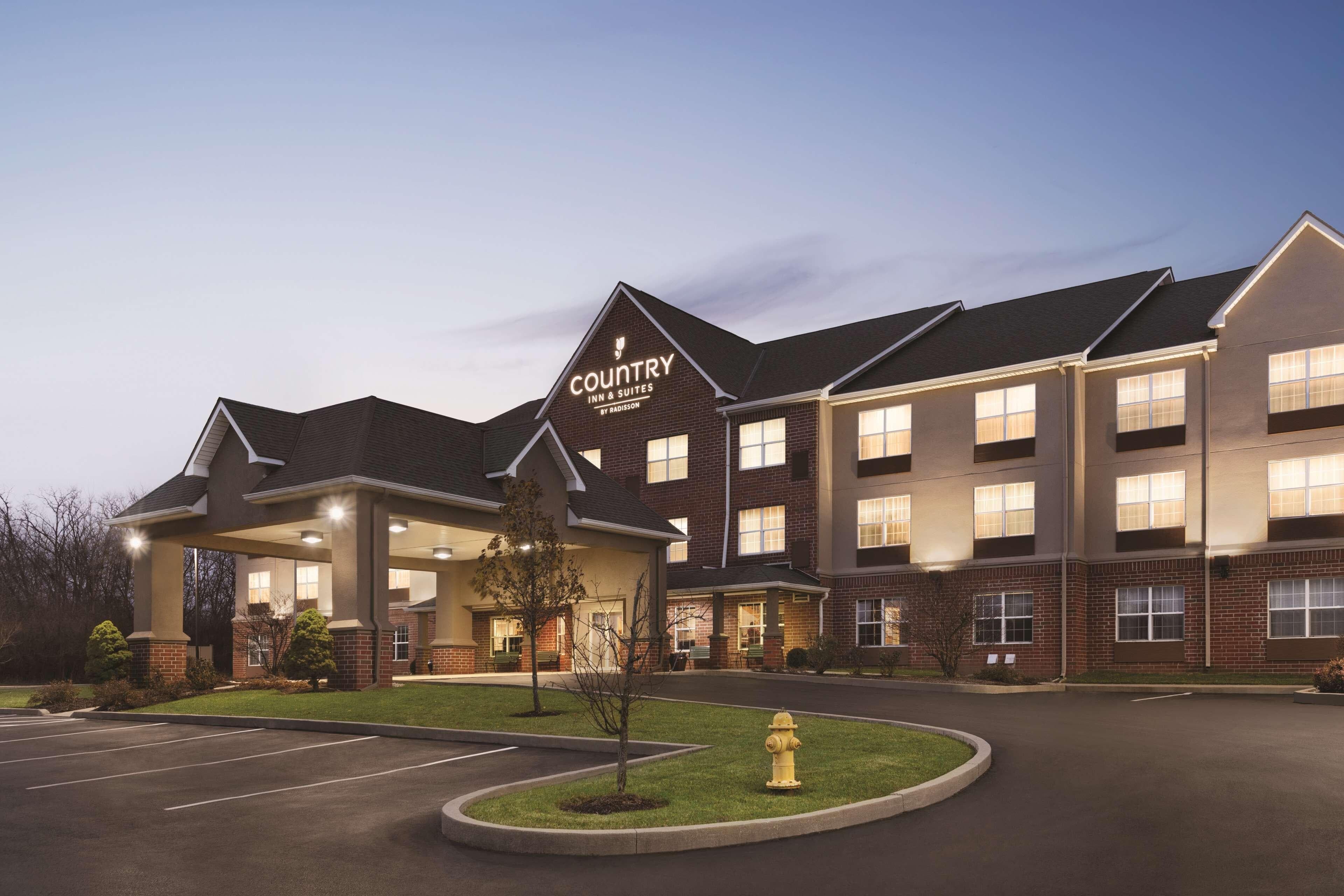 Country Inn & Suites by Radisson, Beavercreek-Dayton - Image 1