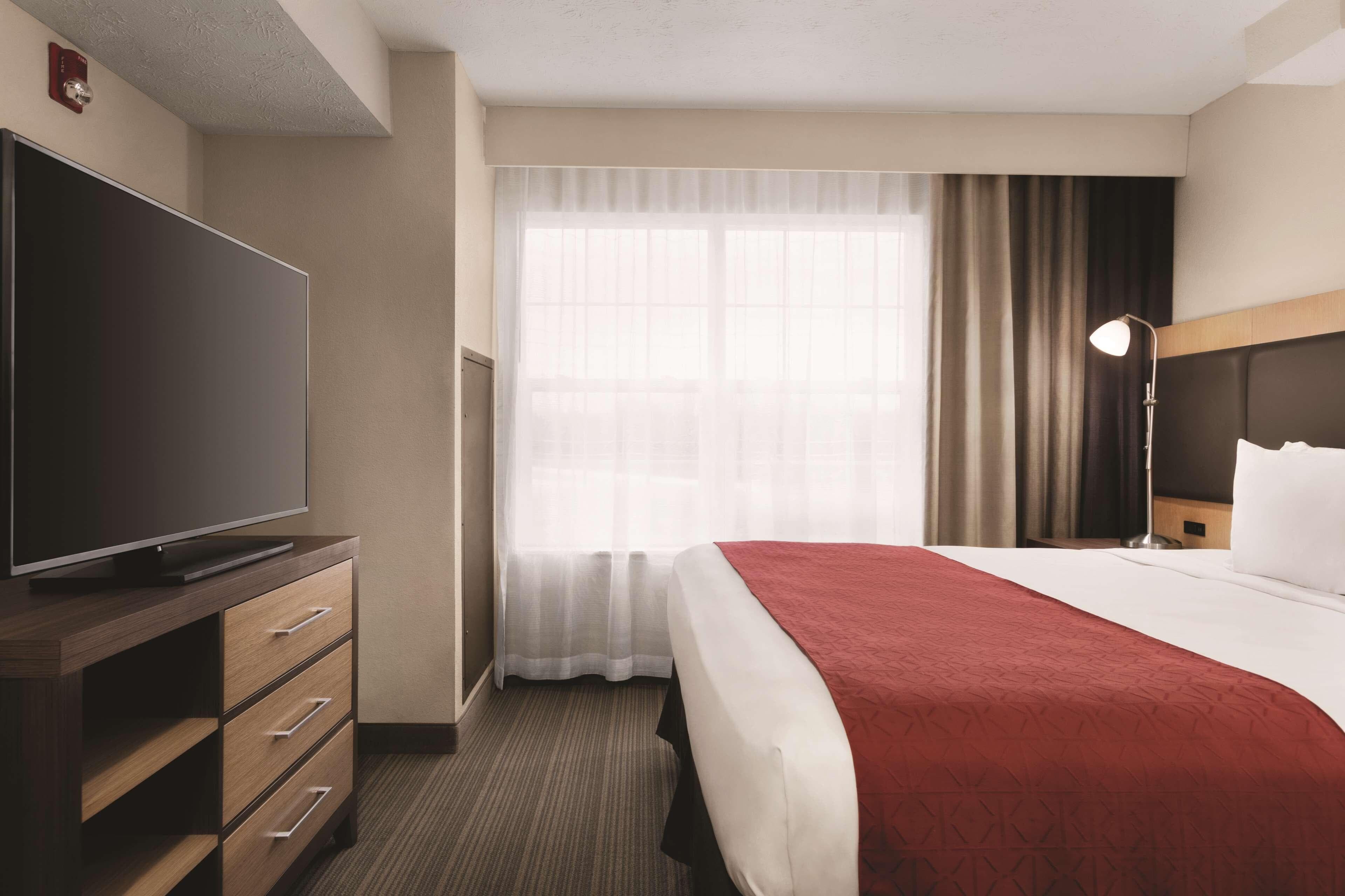 Country Inn & Suites by Radisson, Beavercreek-Dayton — 6