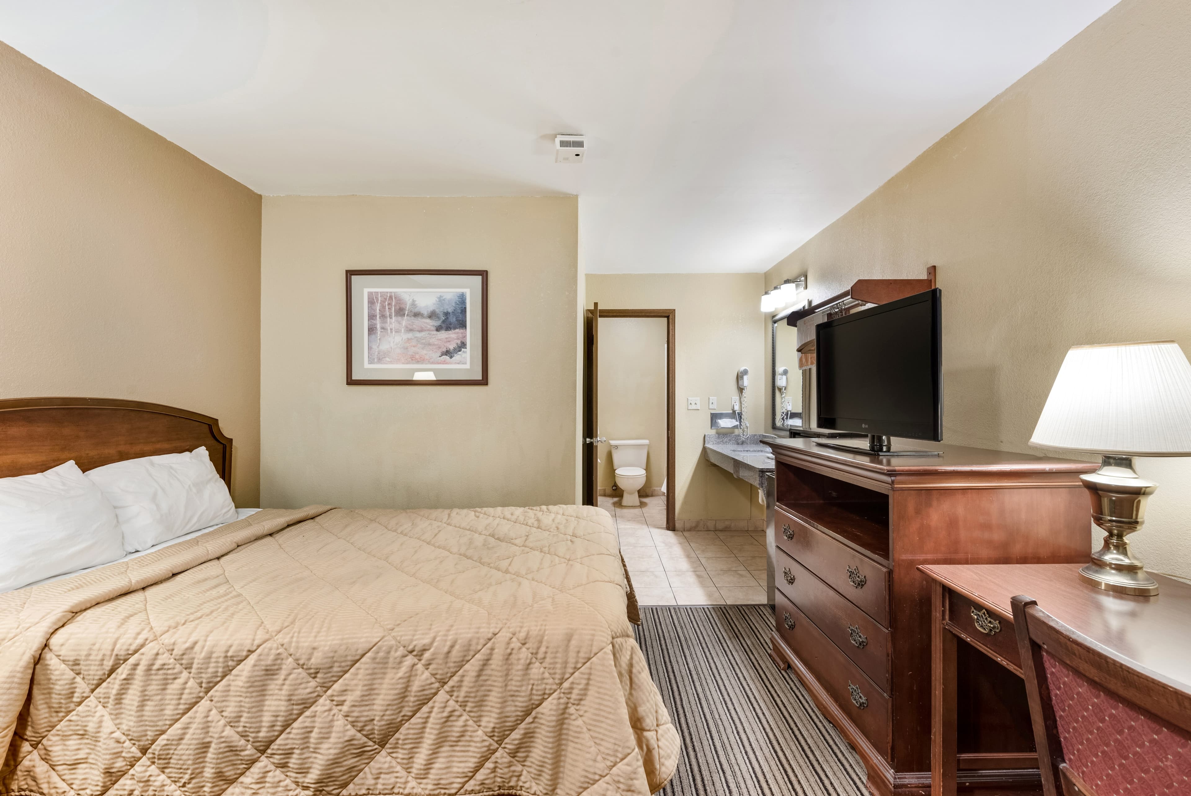Rodeway Inn Columbus West - Image 3