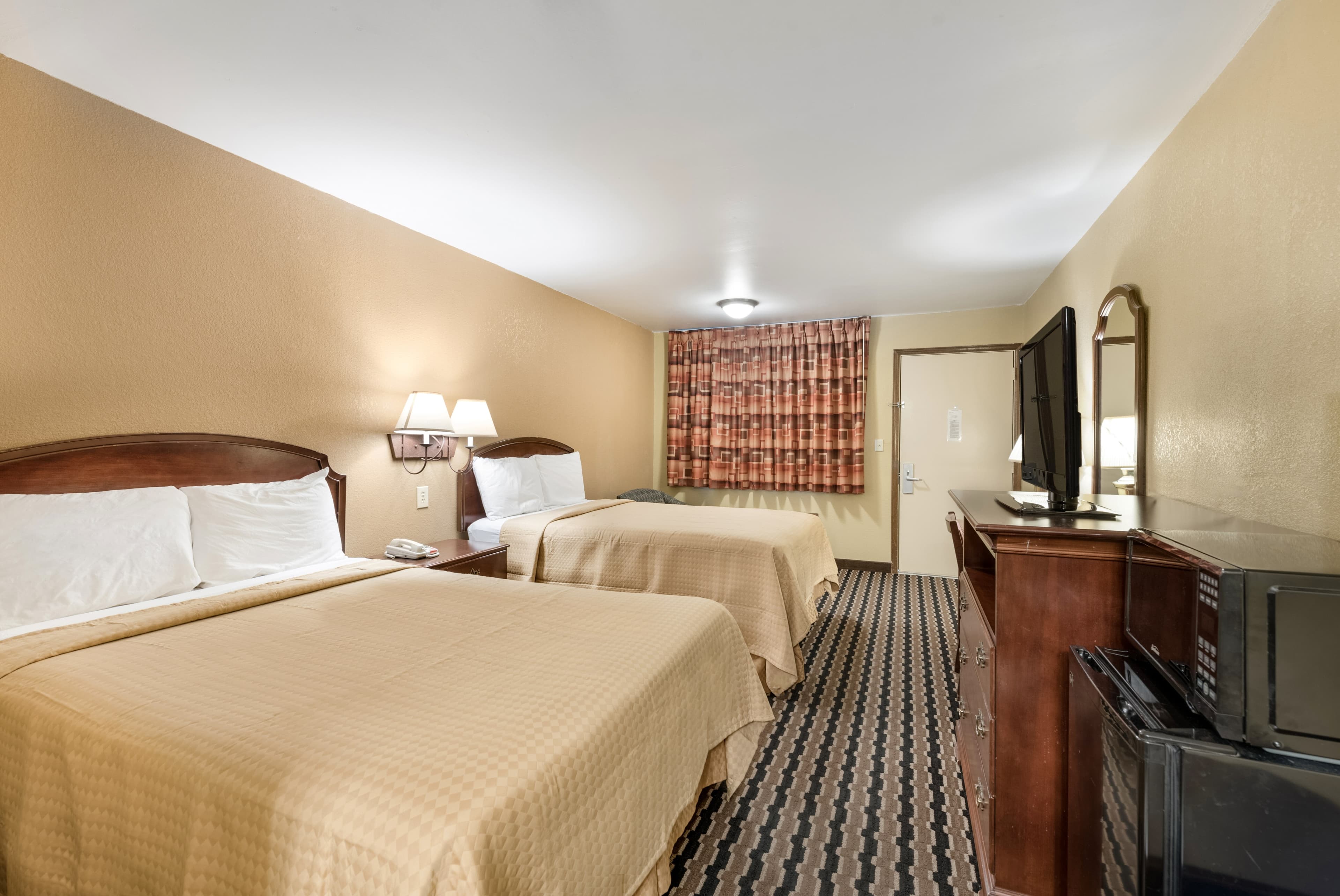 Rodeway Inn Columbus West — 8