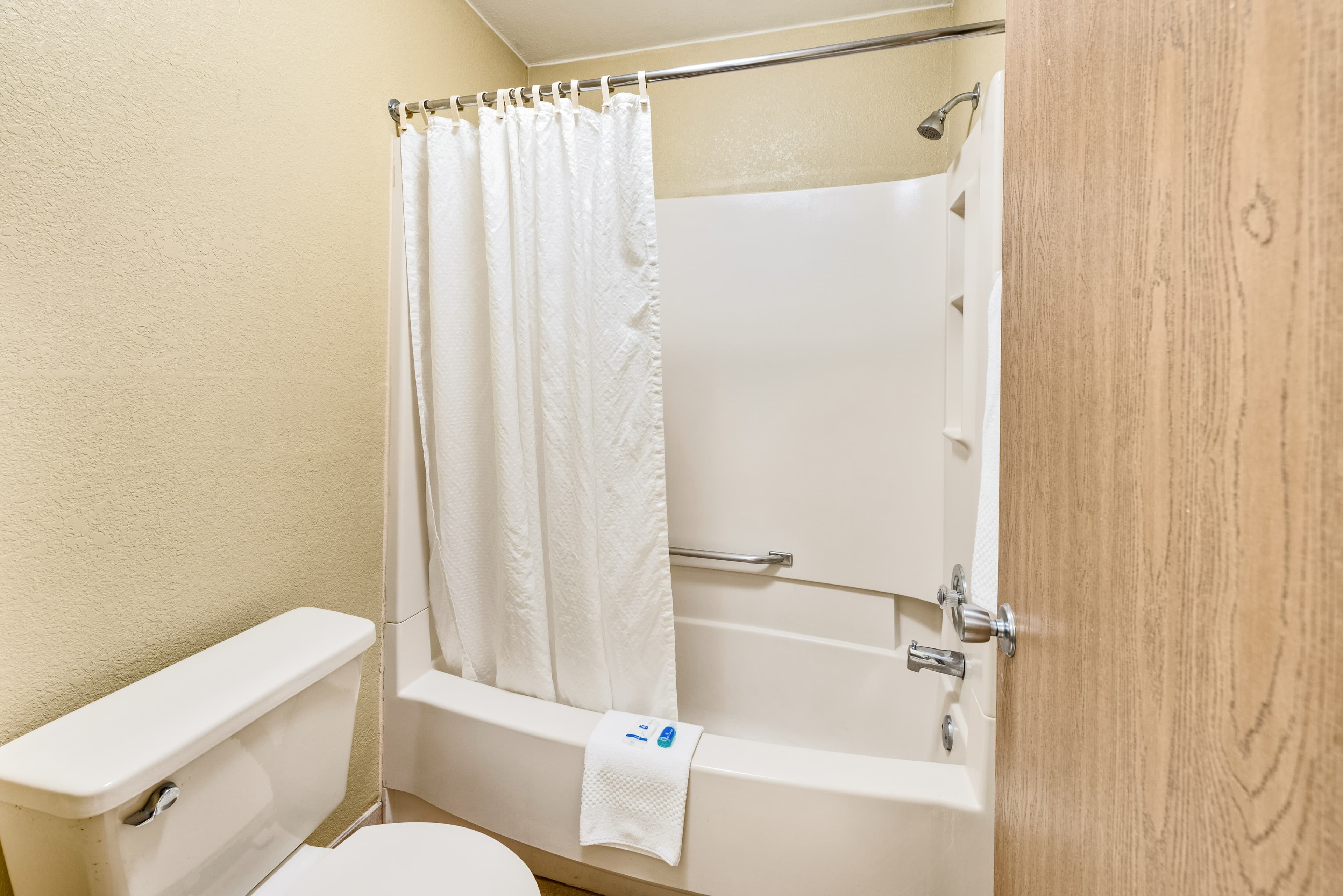 Rodeway Inn Columbus West — 10