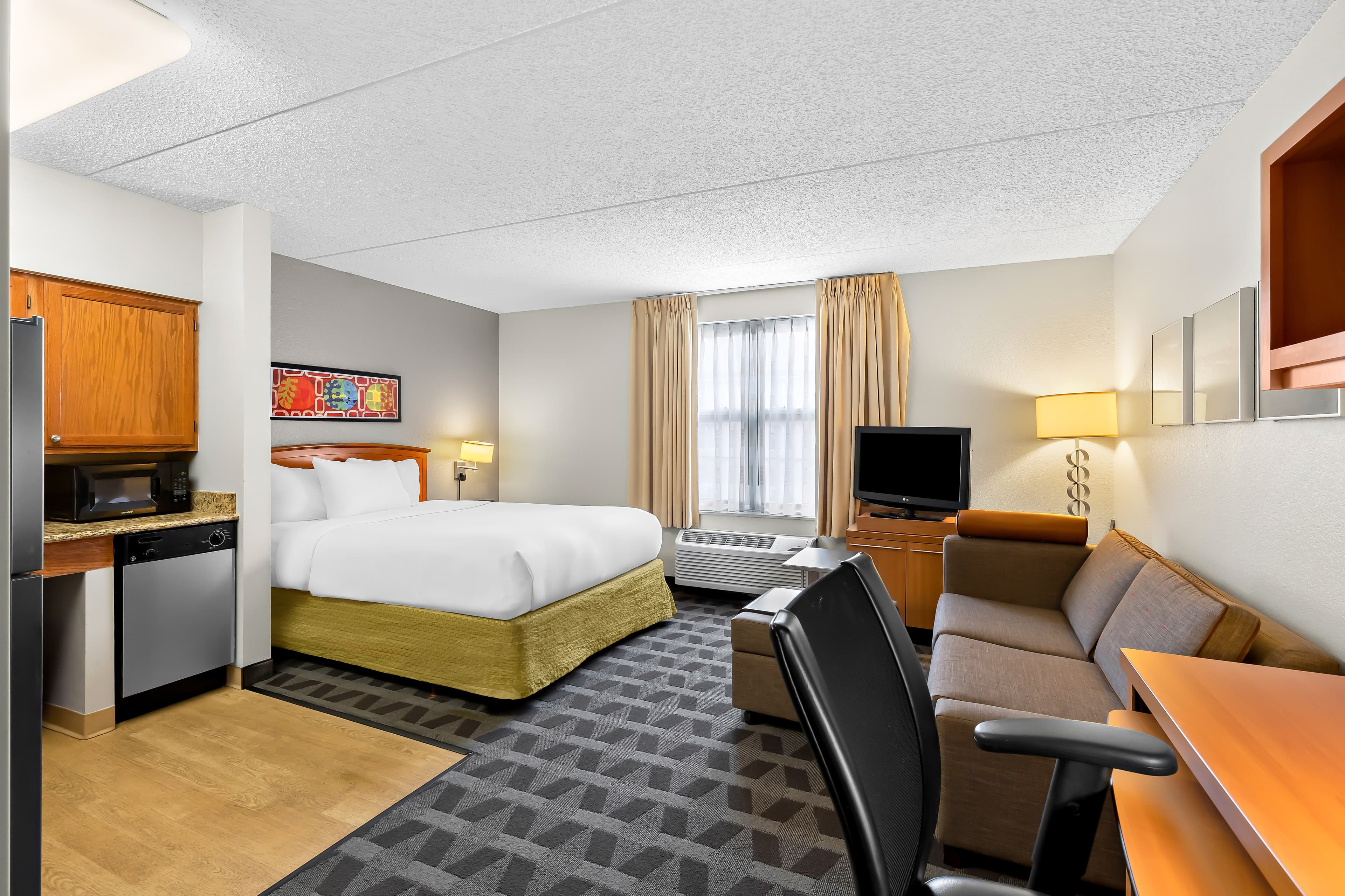 MainStay Suites Middleburg Heights Cleveland Airport - Image 2