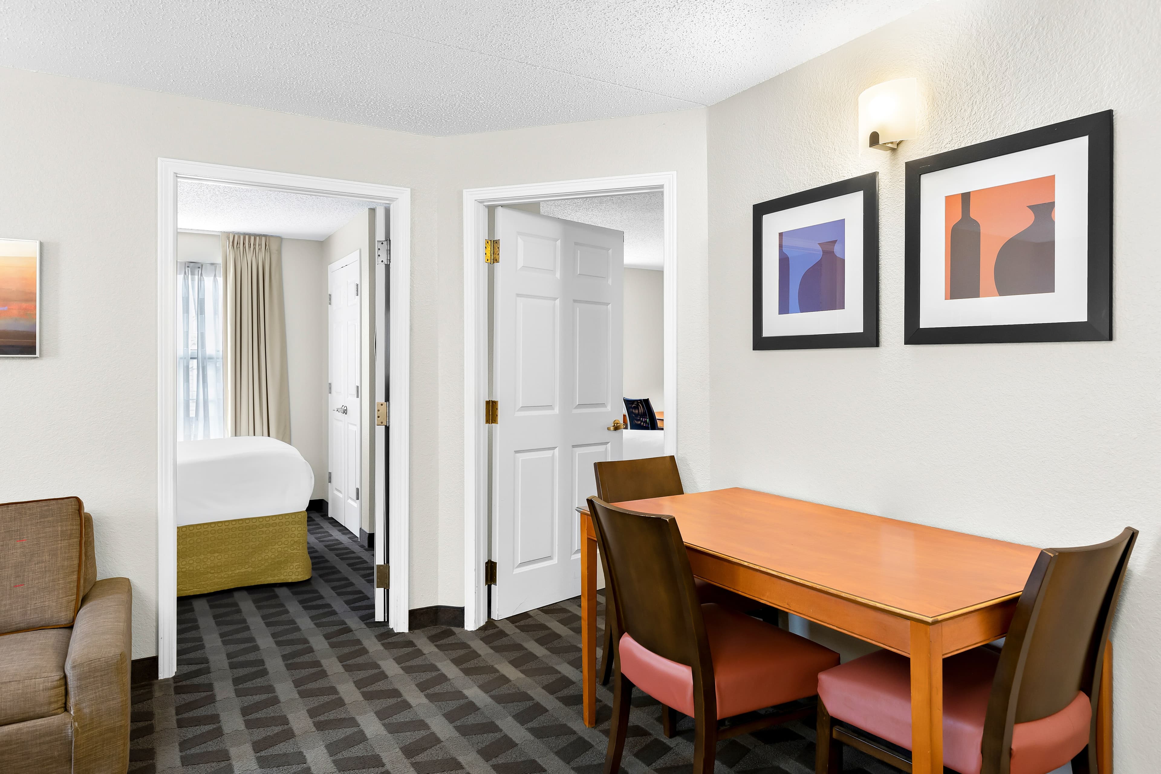 MainStay Suites Middleburg Heights Cleveland Airport — 20