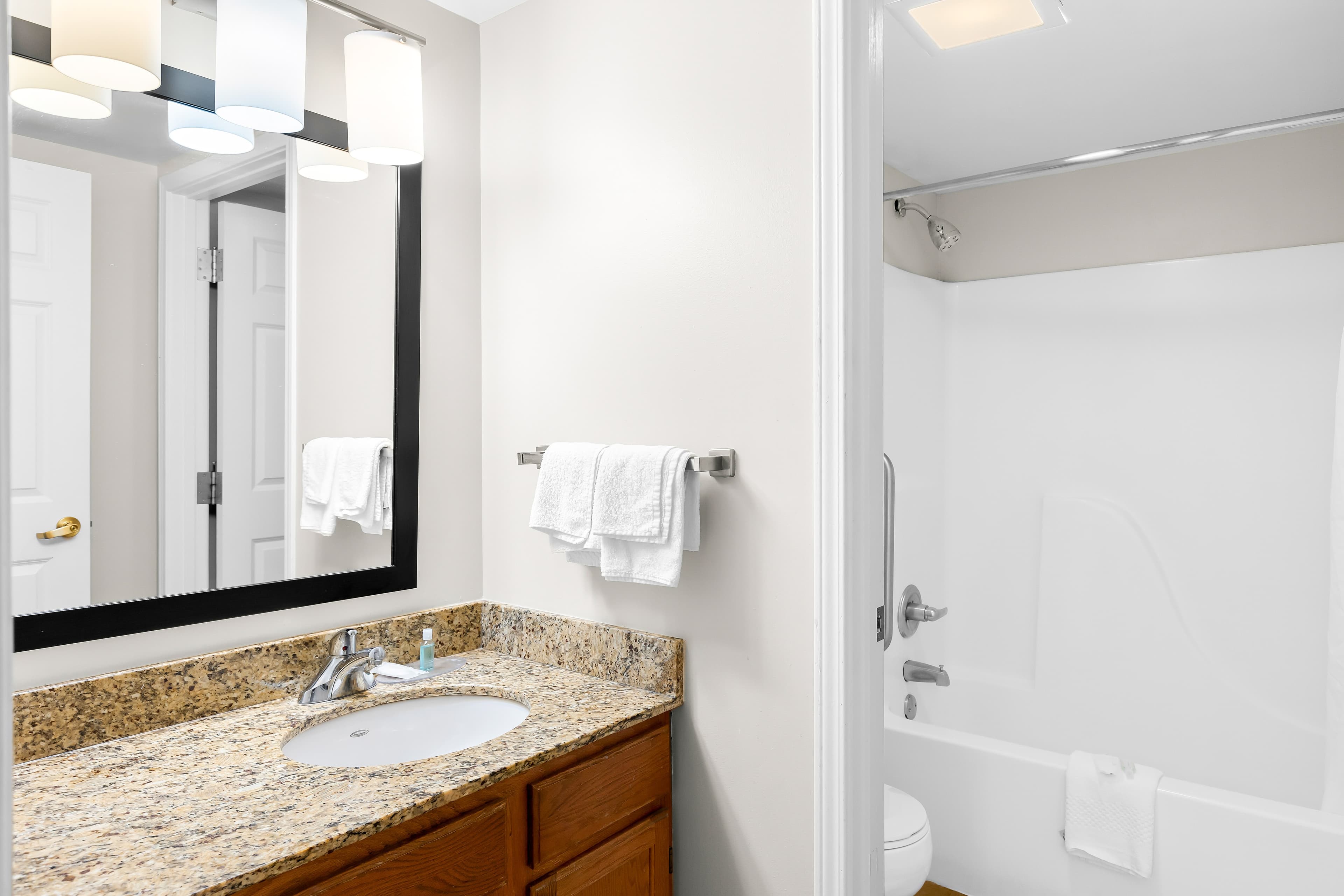 MainStay Suites Middleburg Heights Cleveland Airport — 11