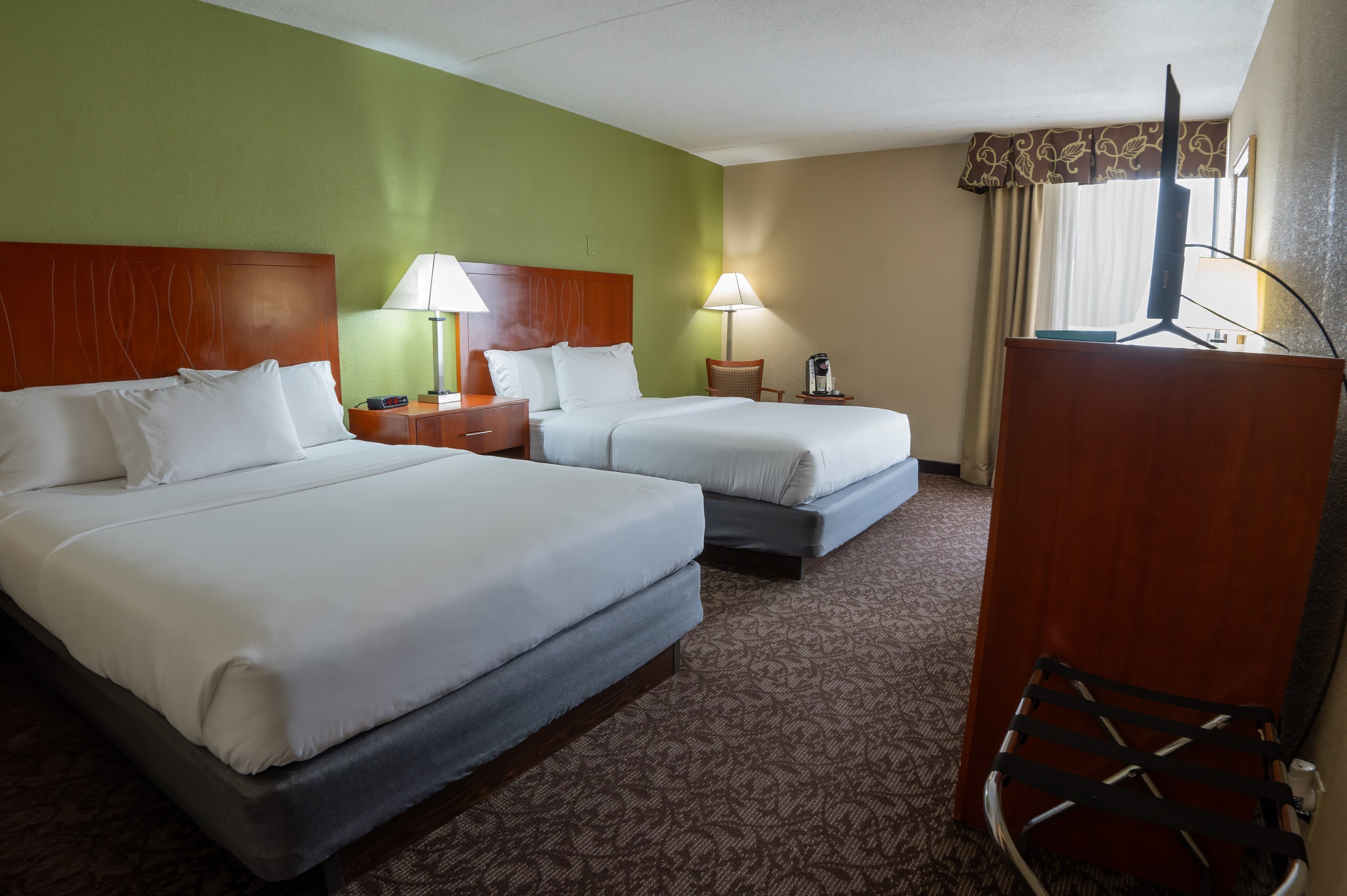 Quality Inn & Suites Downtown Mansfield - Image 4