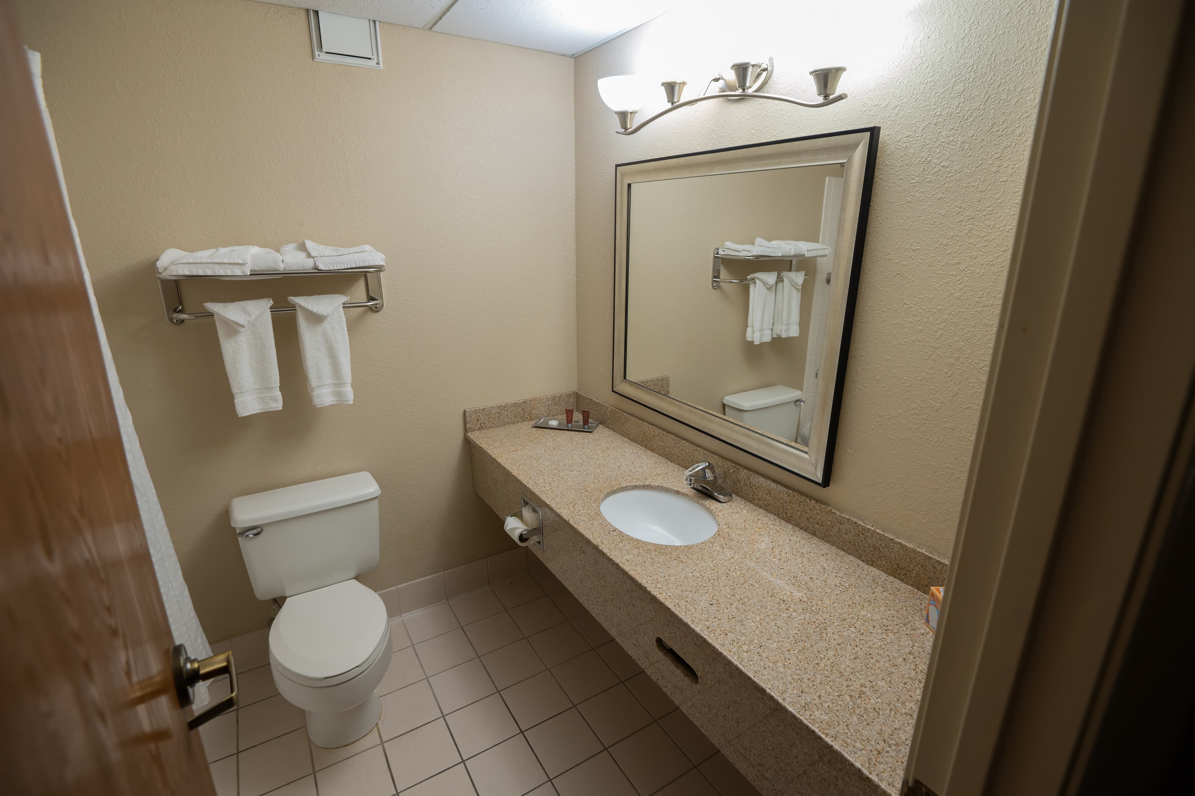 Quality Inn & Suites Downtown Mansfield — 7