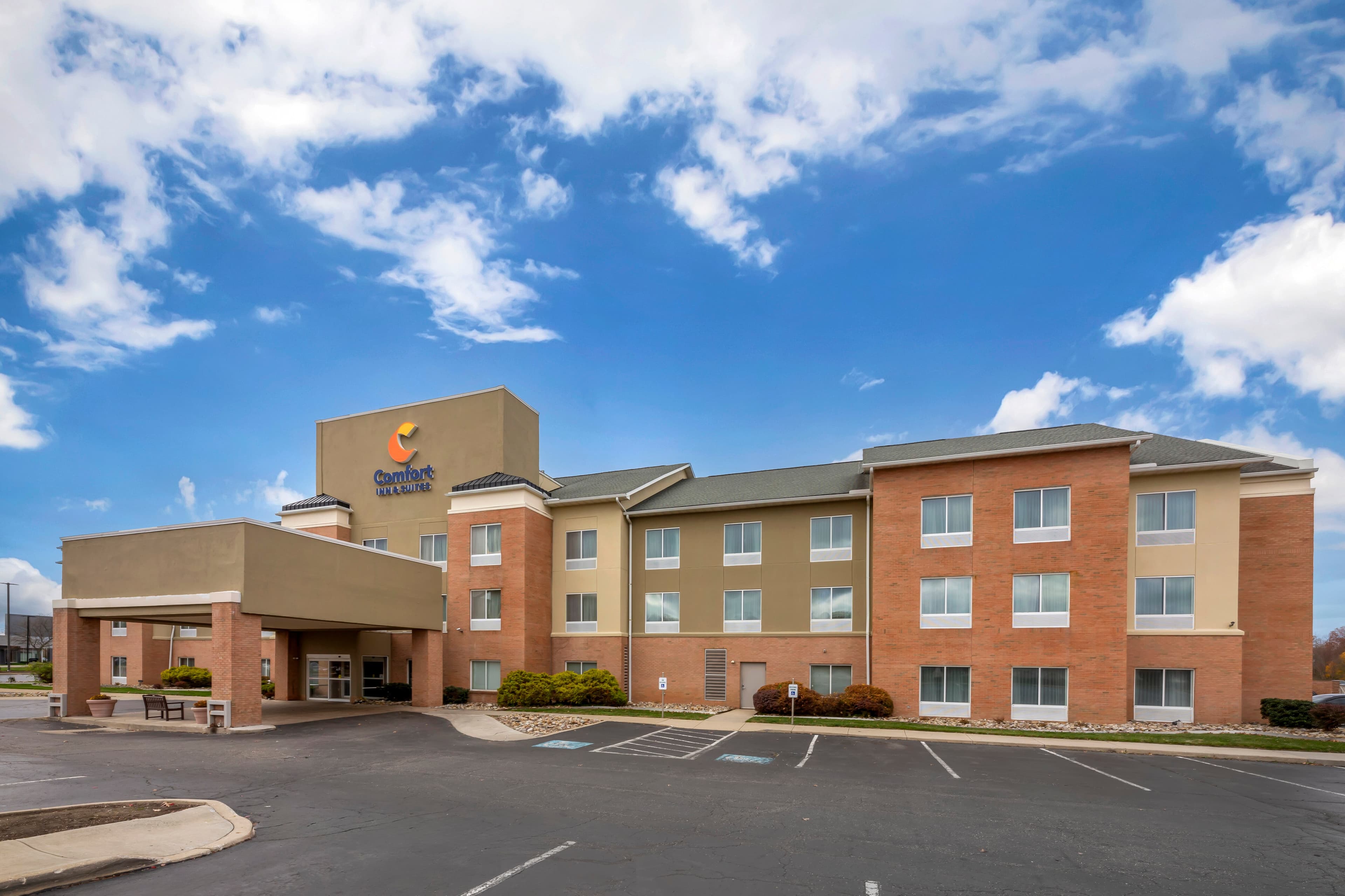 Comfort Inn & Suites Akron South - Image 1