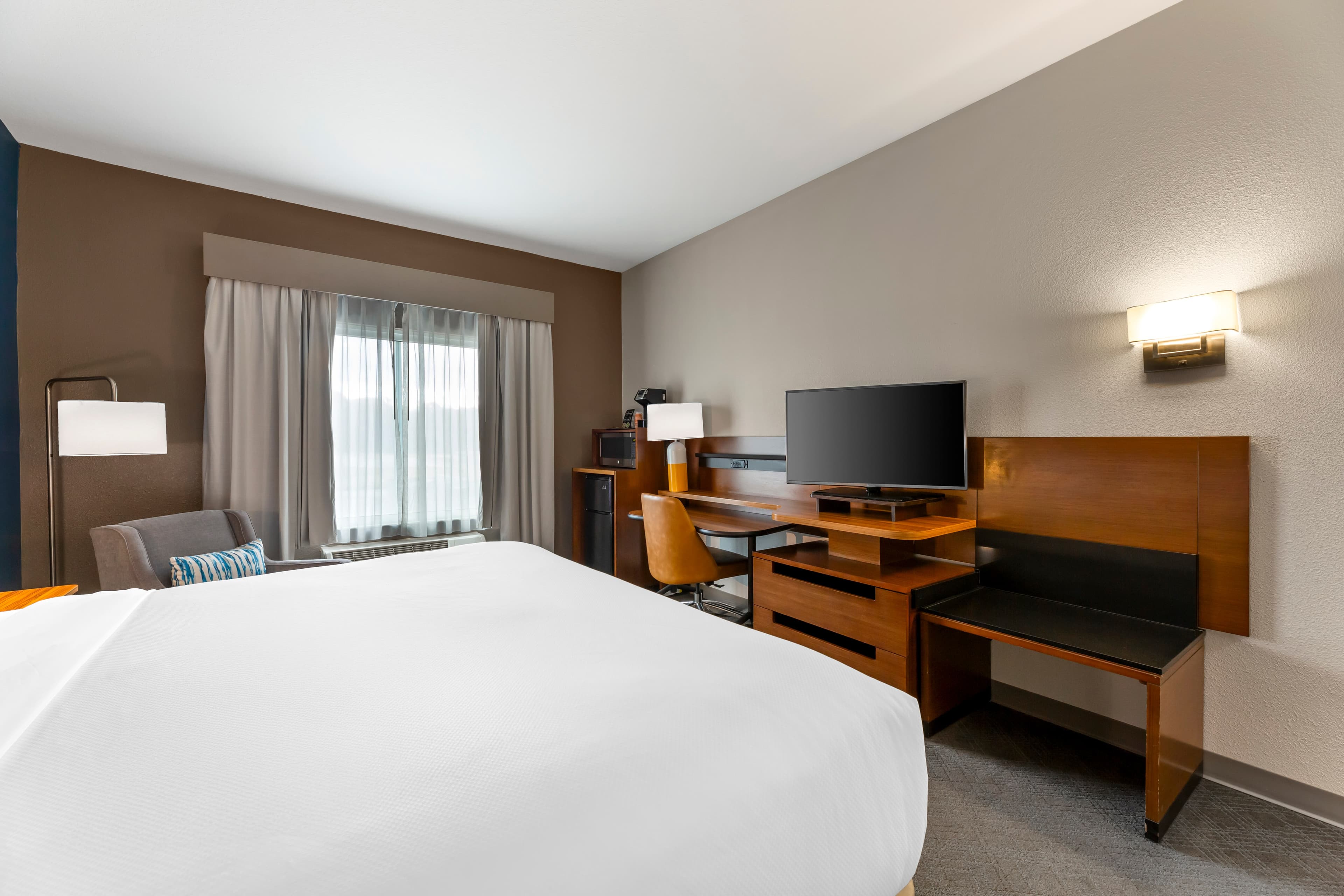 Comfort Inn & Suites Akron South — 12
