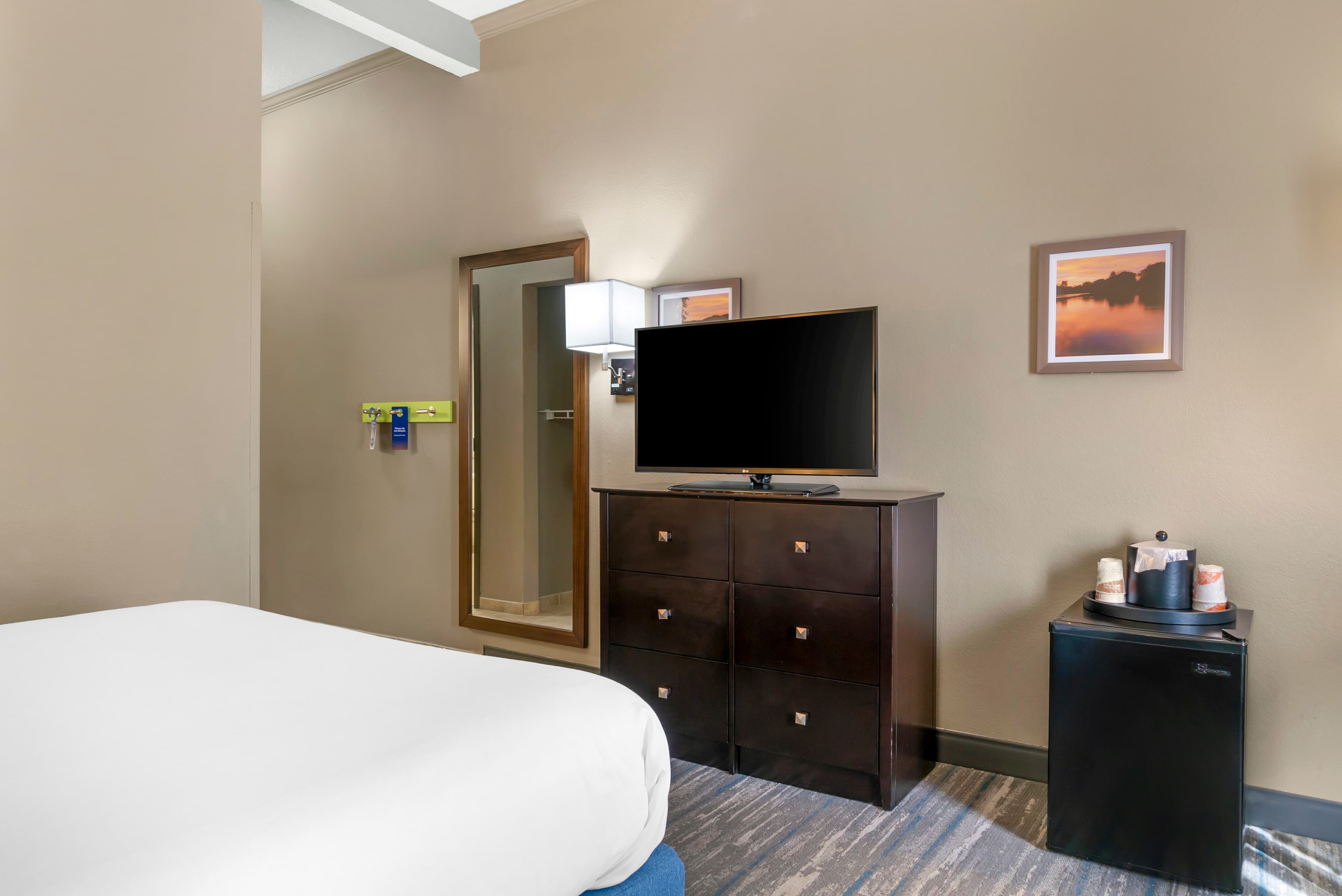 Comfort Inn & Suites Toledo North - Image 4