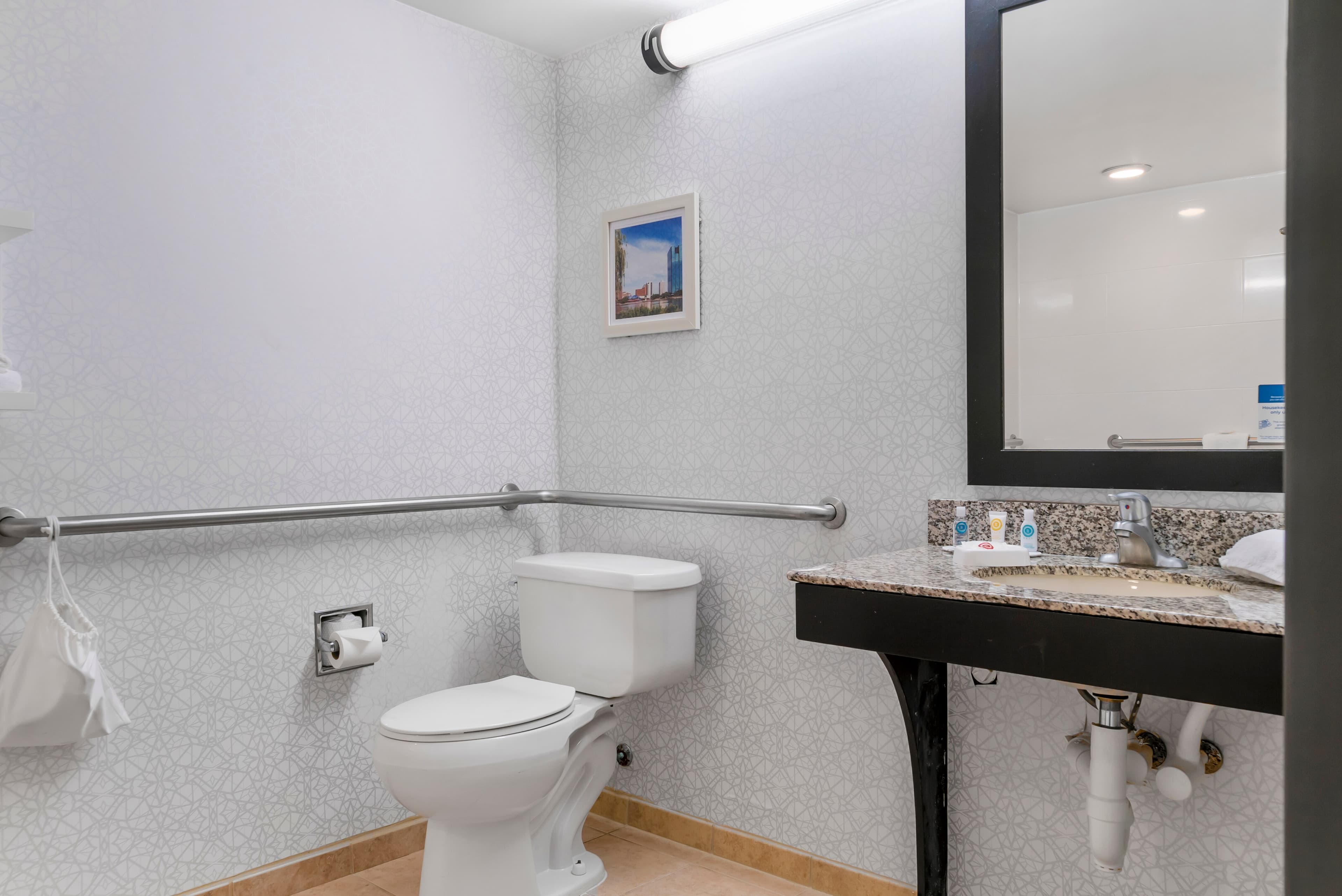 Comfort Inn & Suites Toledo North — 6