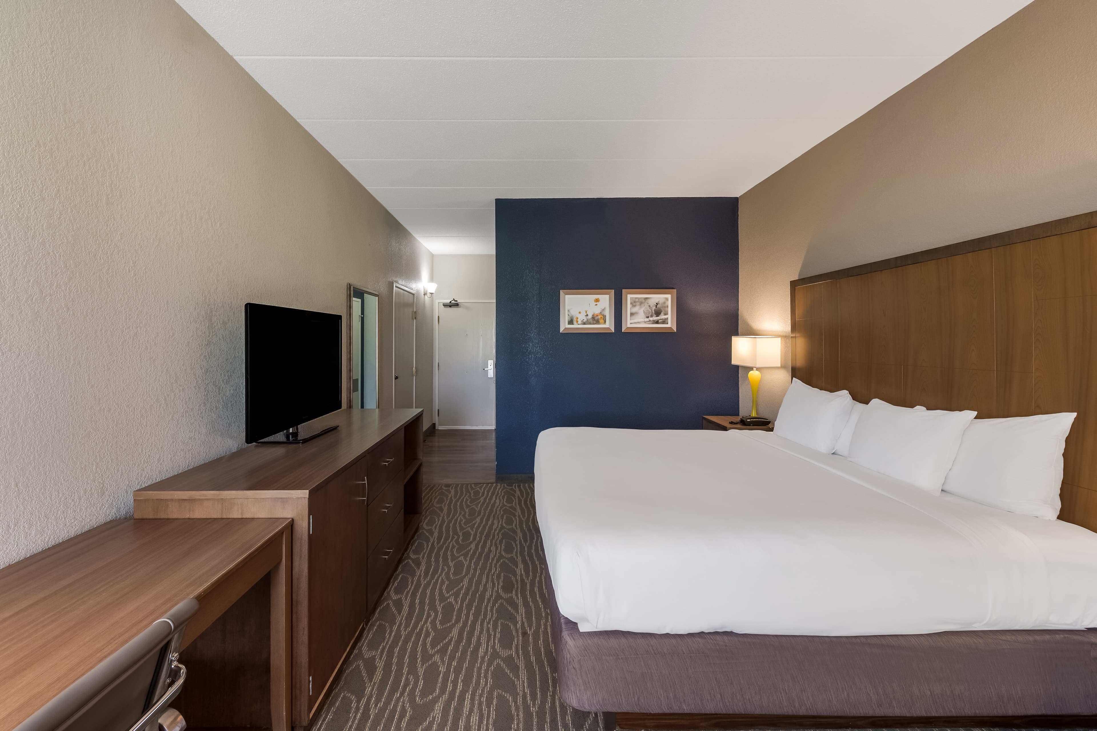 Comfort Inn & Suites Tipp City Dayton North I-75 - Image 4