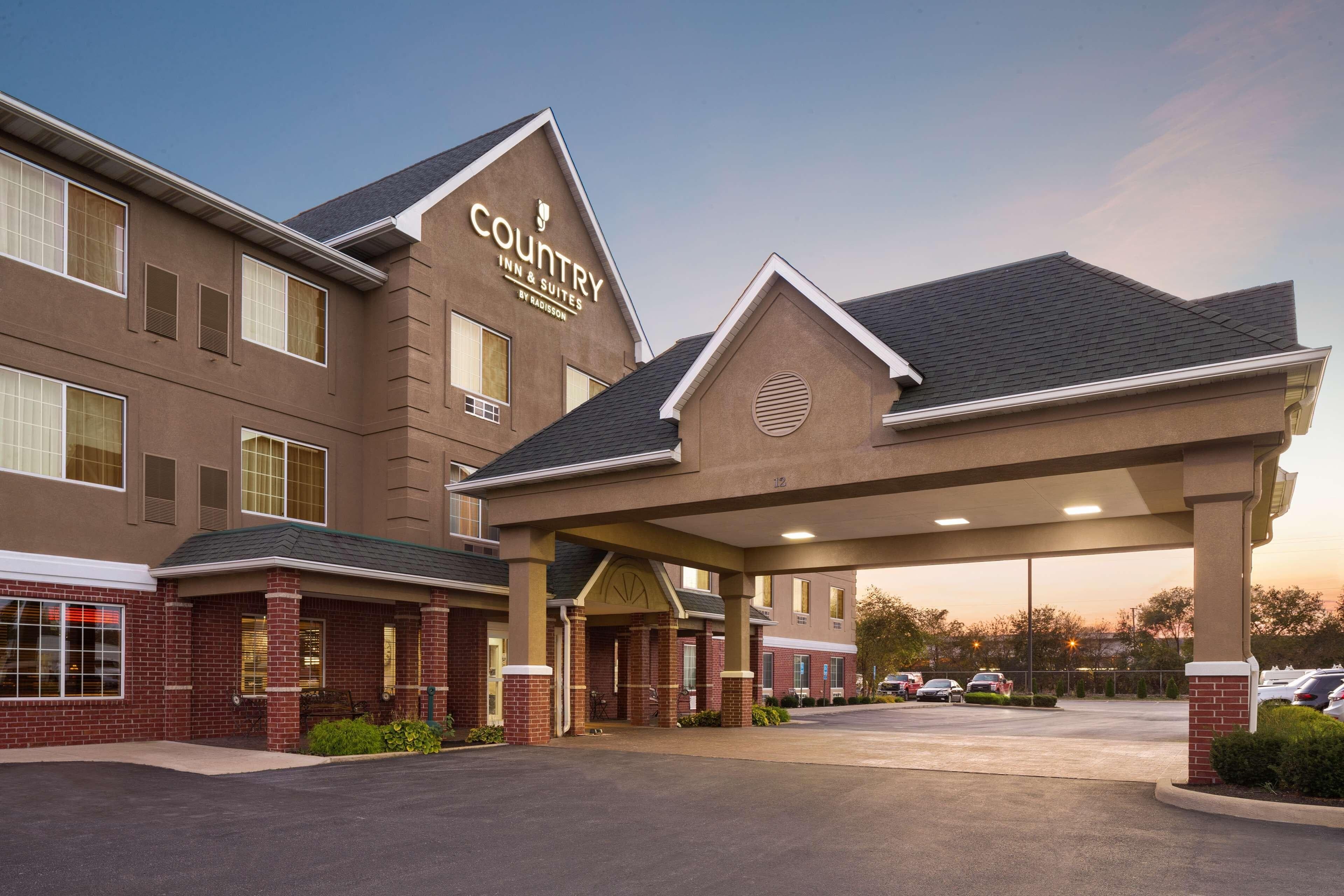 Country Inn & Suites by Radisson, Lima - Image 1