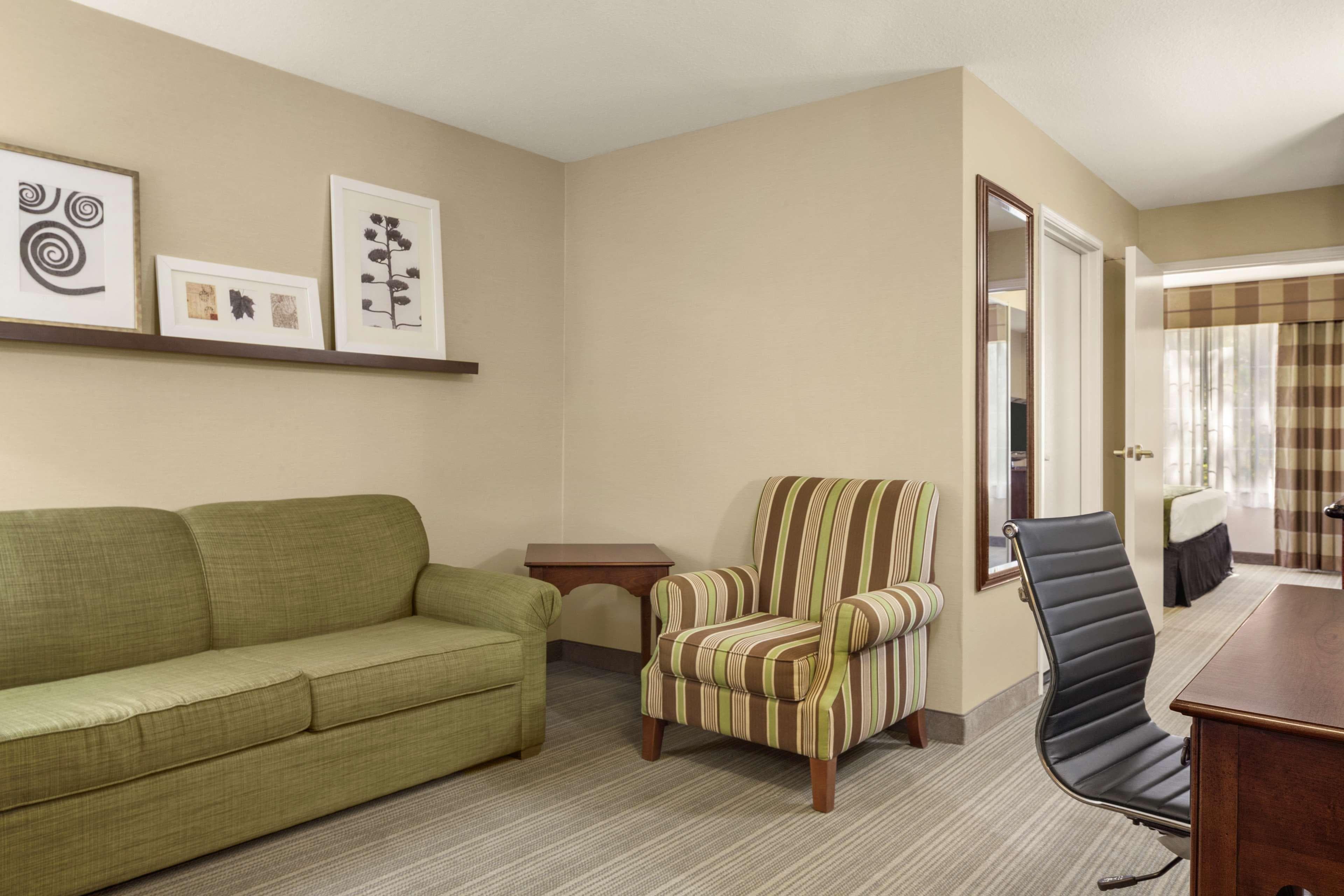 Country Inn & Suites by Radisson, Lima - Image 3
