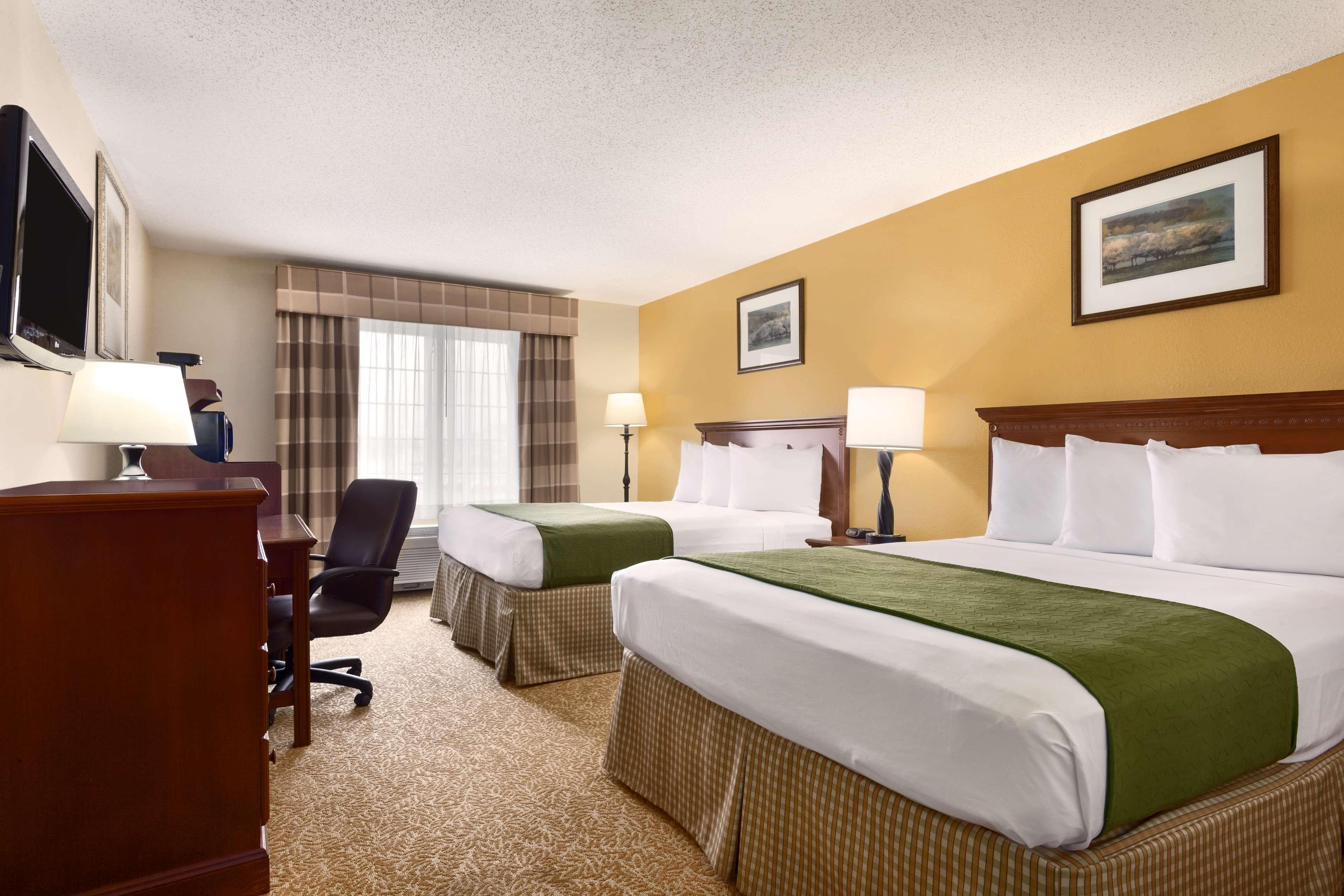 Country Inn & Suites by Radisson, Marion, OH - Image 5