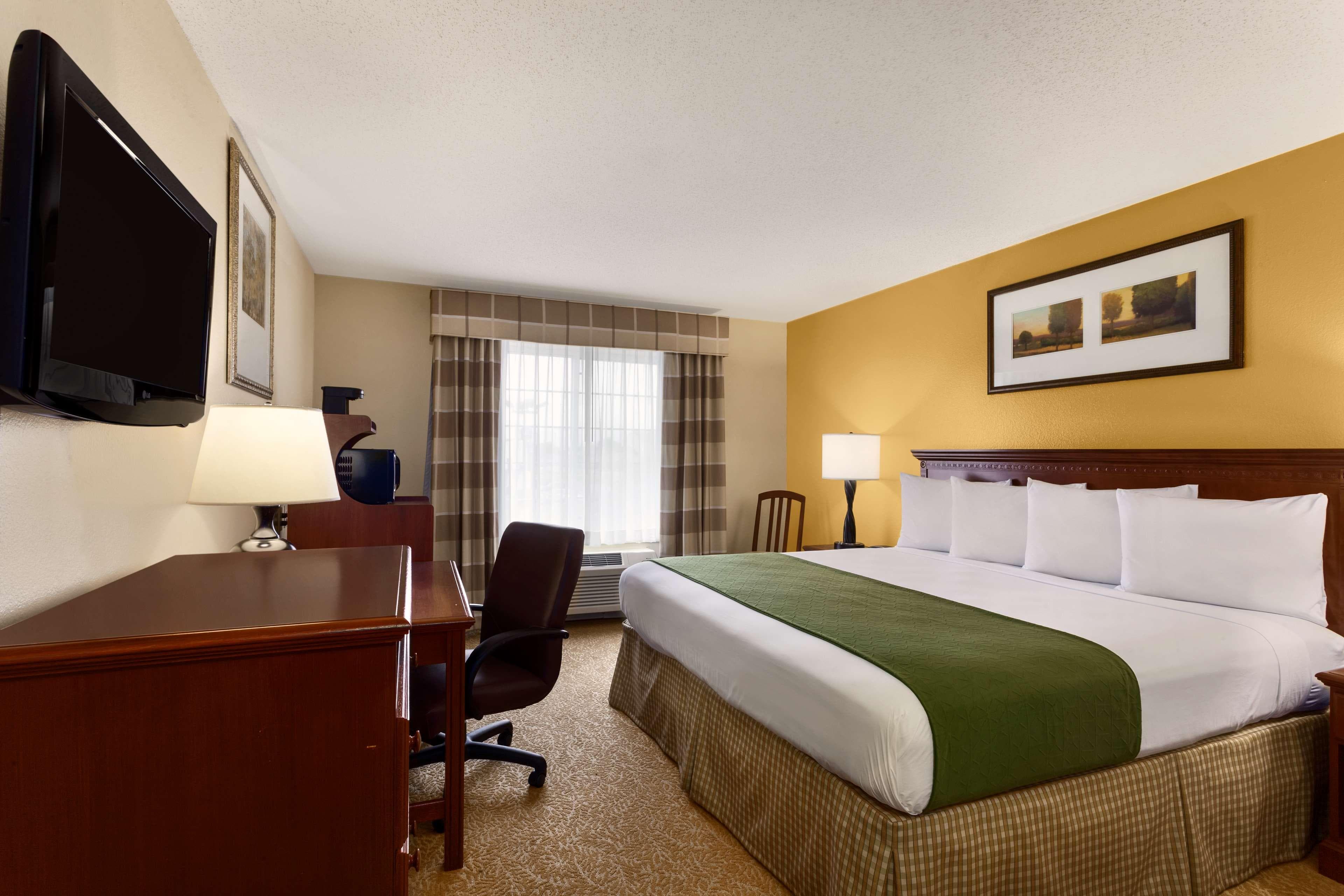 Country Inn & Suites by Radisson, Marion, OH - Image 2