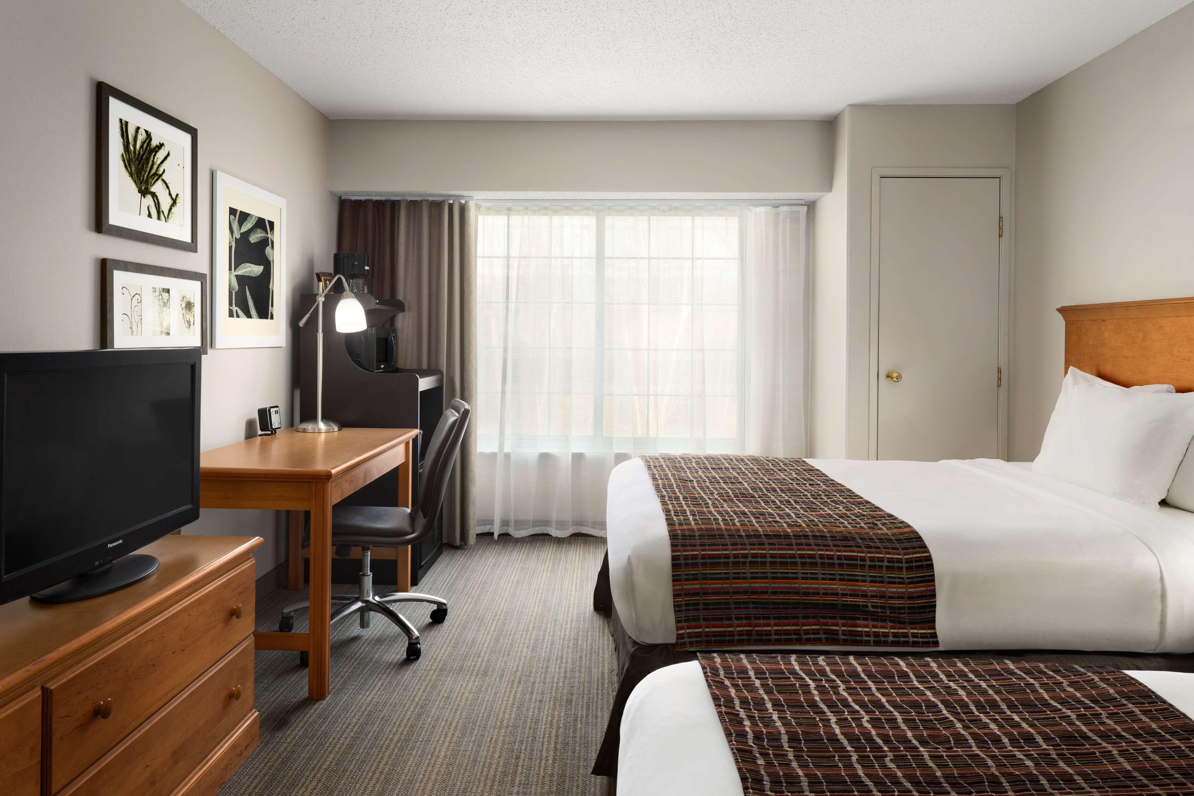 Country Inn & Suites by Radisson, Columbus Airport, OH - Image 4