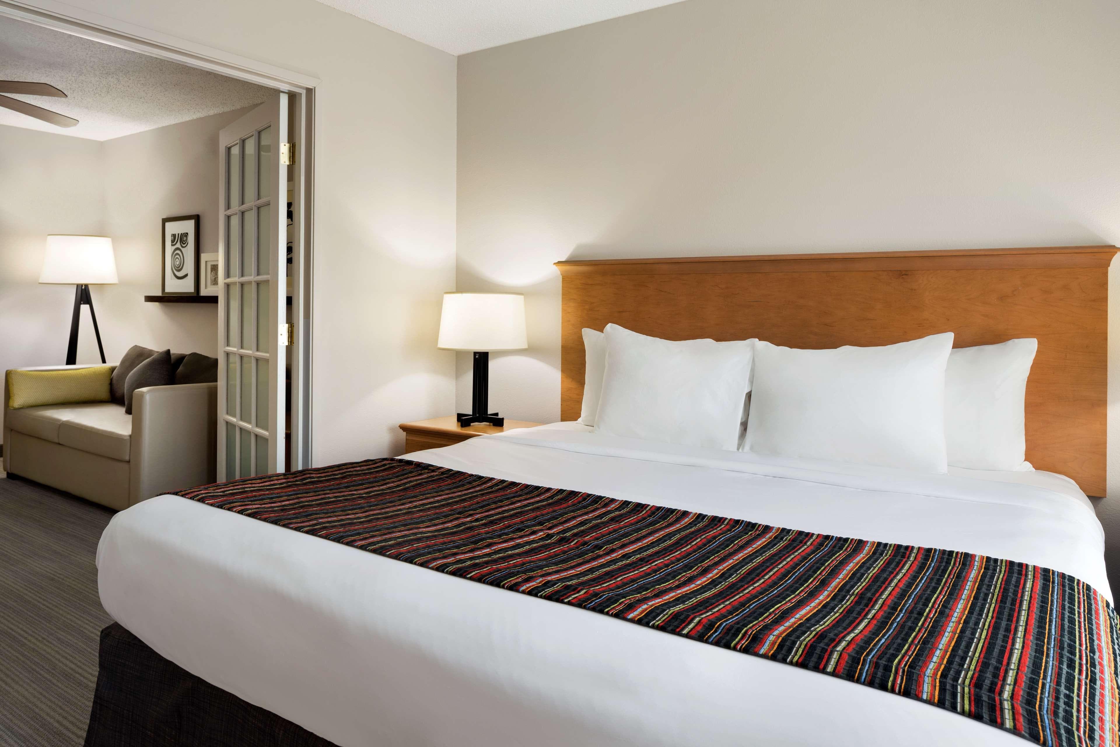 Country Inn & Suites by Radisson, Columbus Airport, OH - Image 2