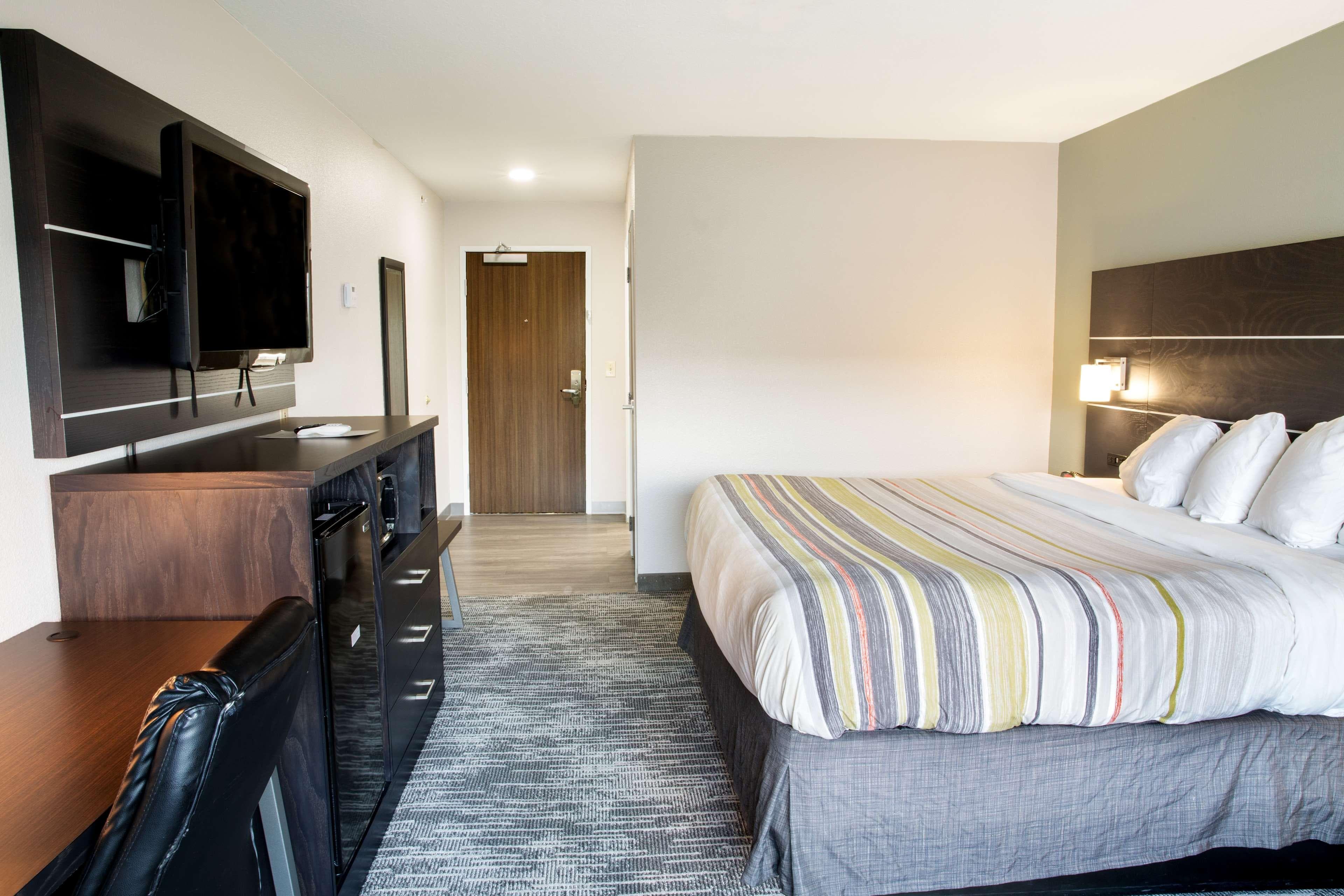 Country Inn & Suites by Radisson, Columbus West, OH - Image 3