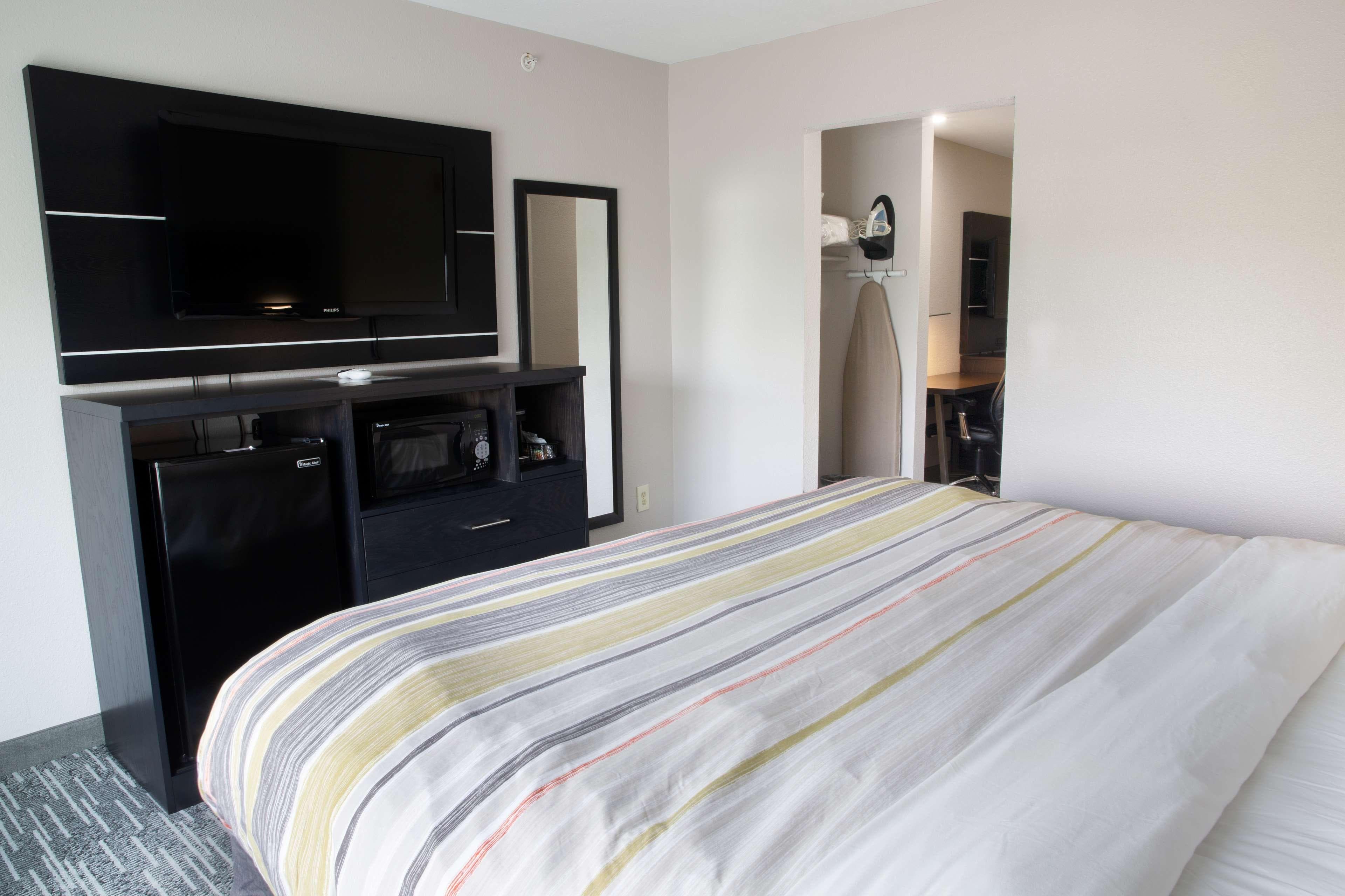 Country Inn & Suites by Radisson, Columbus West, OH — 10
